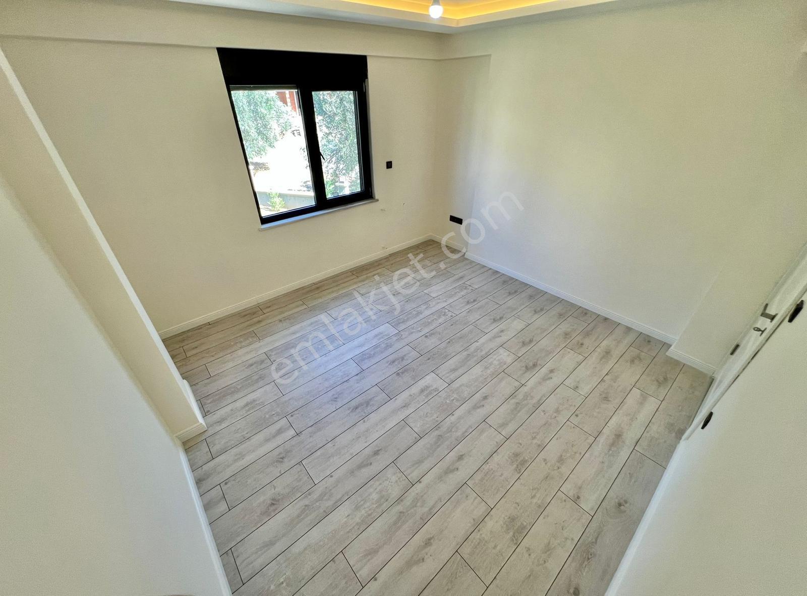 Akçay Ay Emlaktangüre'de Kazdağlarının Eteklerinde Kendine Ait Geniş Bahçeli Satılık 7+1 Müstakil - Görsel 19