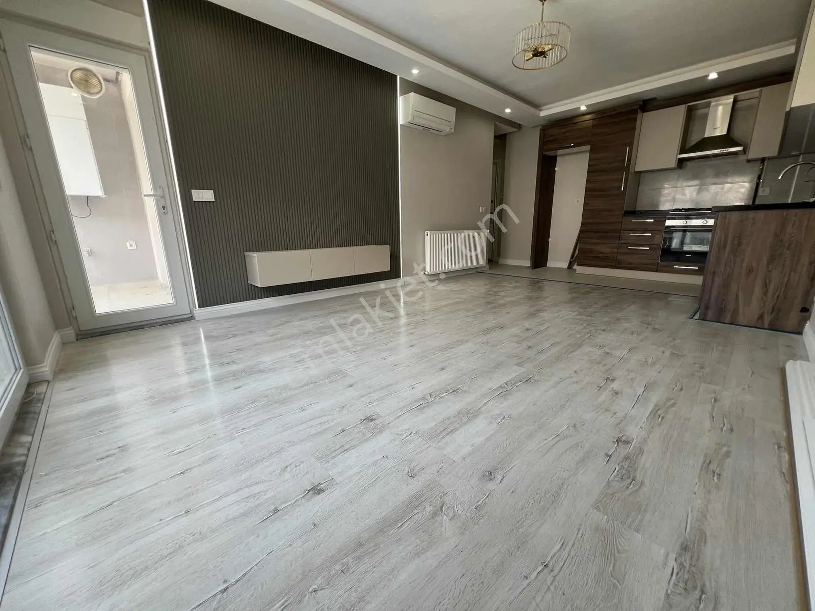Cadde Gayrimenkulden Satılık 2+1 Ara Kat D.gazlı Havuzlu İskanlı - Görsel 8