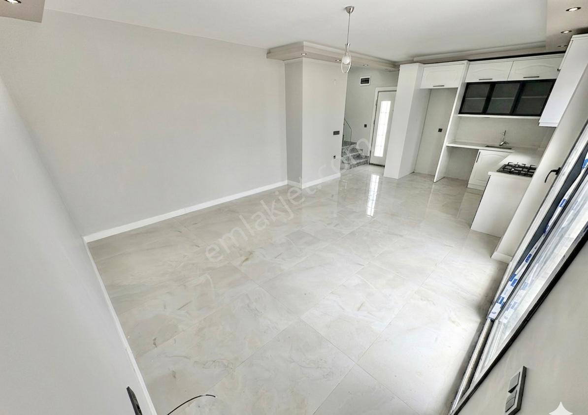 ꧁ay Emlaktan꧂denize Sadece 50 Mt Yüzme Havuzlu Geniş Bahçeli Satılık 3+1 Villa - Görsel 5