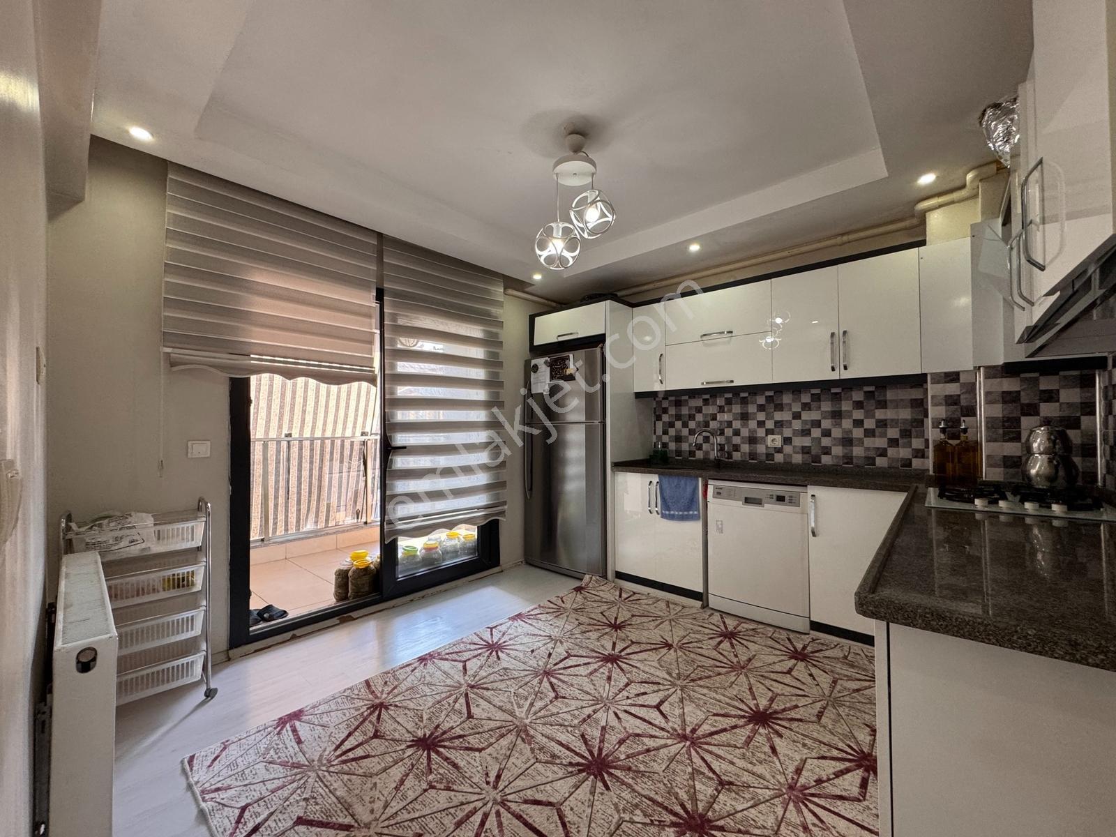 Kocaçeşme'de Satılık 4+1 170 M2 Doğalgazlı Dubleks Daire