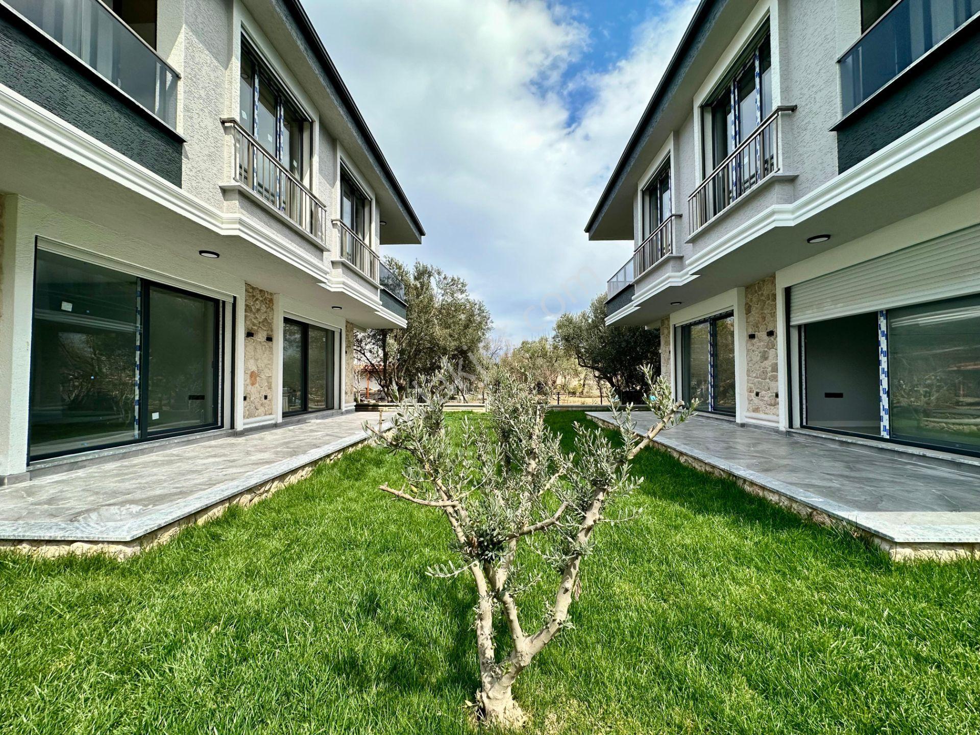 ꧁ay Emlaktan꧂küçükkuyu'da Denize Sadece 50 Mt Yüzme Havuzlu Satılık 3+1 Ultra Lüks Villa - Görsel 2