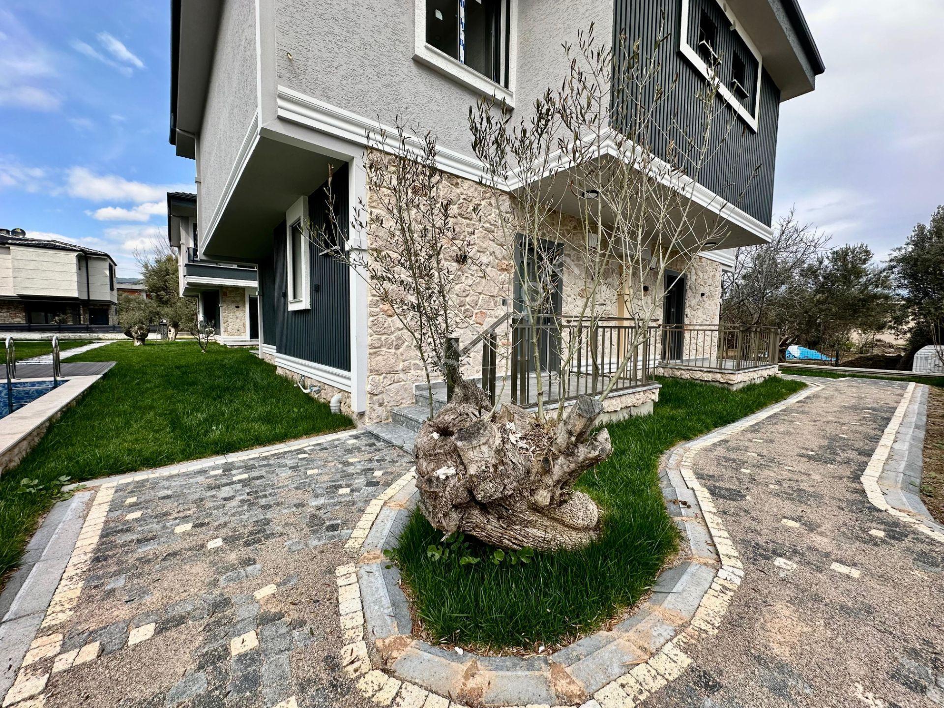 ꧁ay Emlaktan꧂küçükkuyu'da Denize Sadece 50 Mt Yüzme Havuzlu Satılık 3+1 Ultra Lüks Villa - Görsel 7