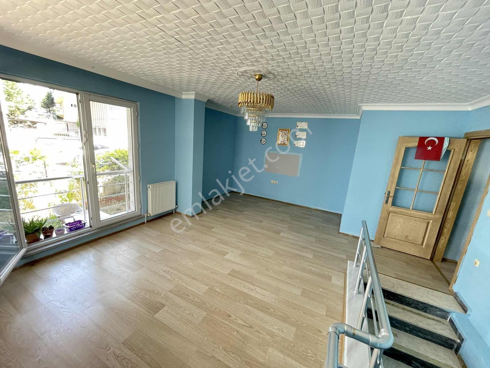 Osmangazi Mahallesi'nde Kiralık Geniş 3+2 Ters Dubleks Daire