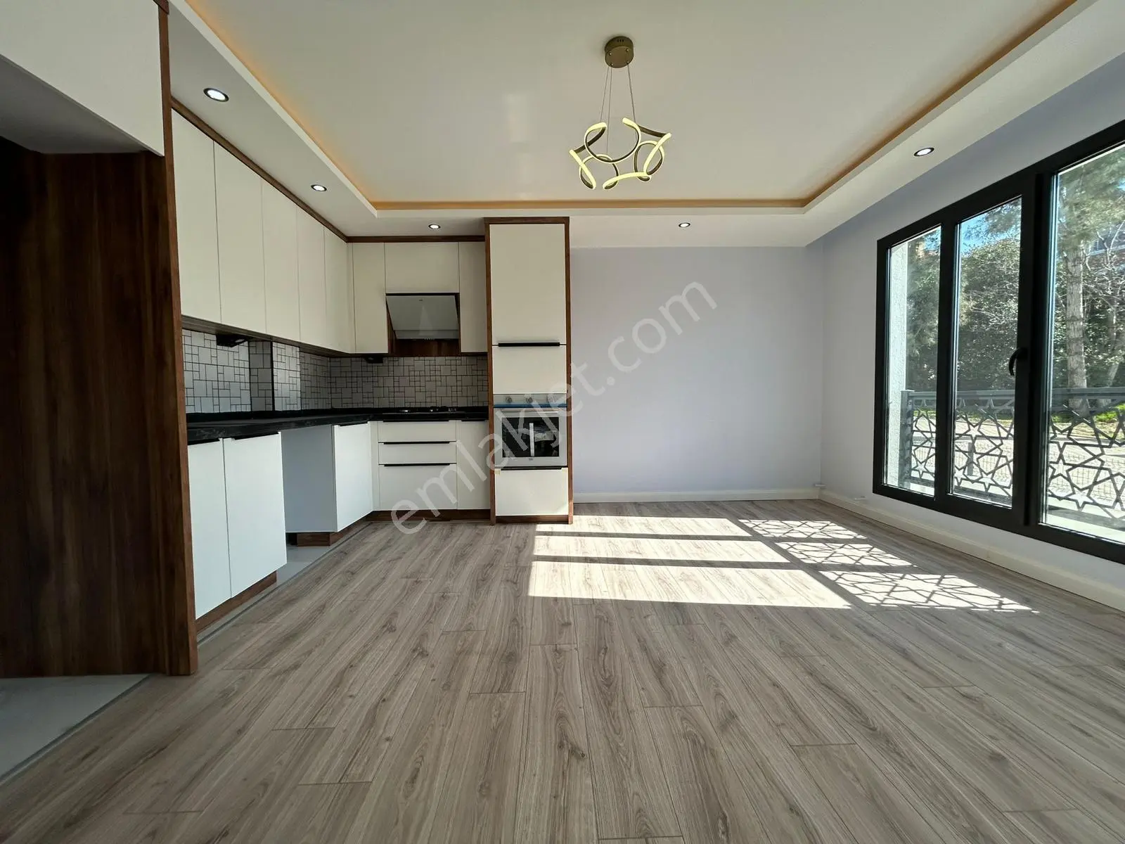 Akçay Ay Emlaktanaltınoluk'ta Kazdağlarının Eteklerinde Lüks Tasarımlı Satılık 3+1 Dublex Daire