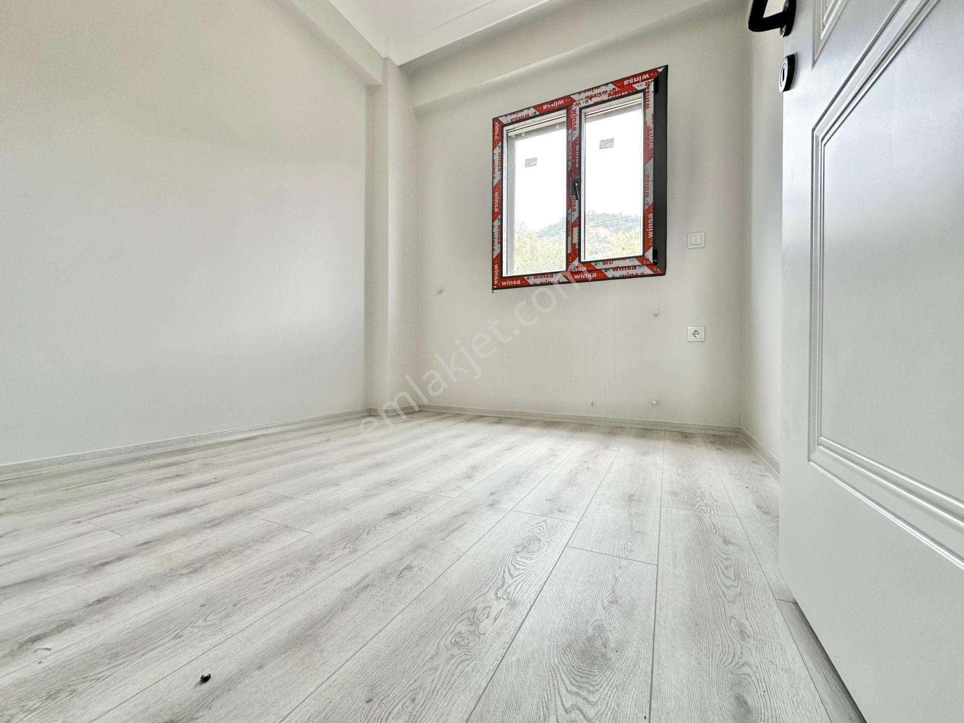 ꧁ay Emlaktan꧂küçükkuyu Mıhlı'da Bahçe Kullanımlı Ayrı Mutfak Denize 500 Metre Satılık 2+1 Daire - Görsel 9