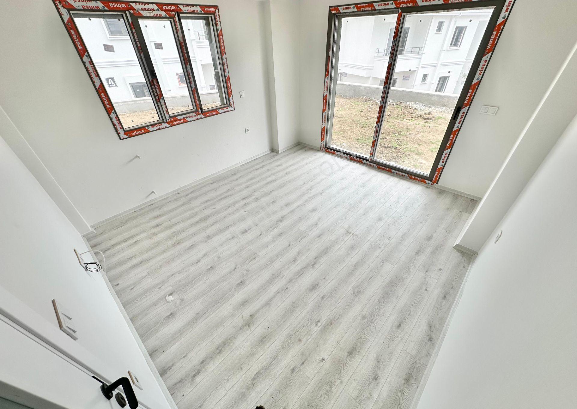 ꧁ay Emlaktan꧂küçükkuyu Mıhlı'da Bahçe Kullanımlı Ayrı Mutfak Denize 500 Metre Satılık 2+1 Daire - Görsel 17