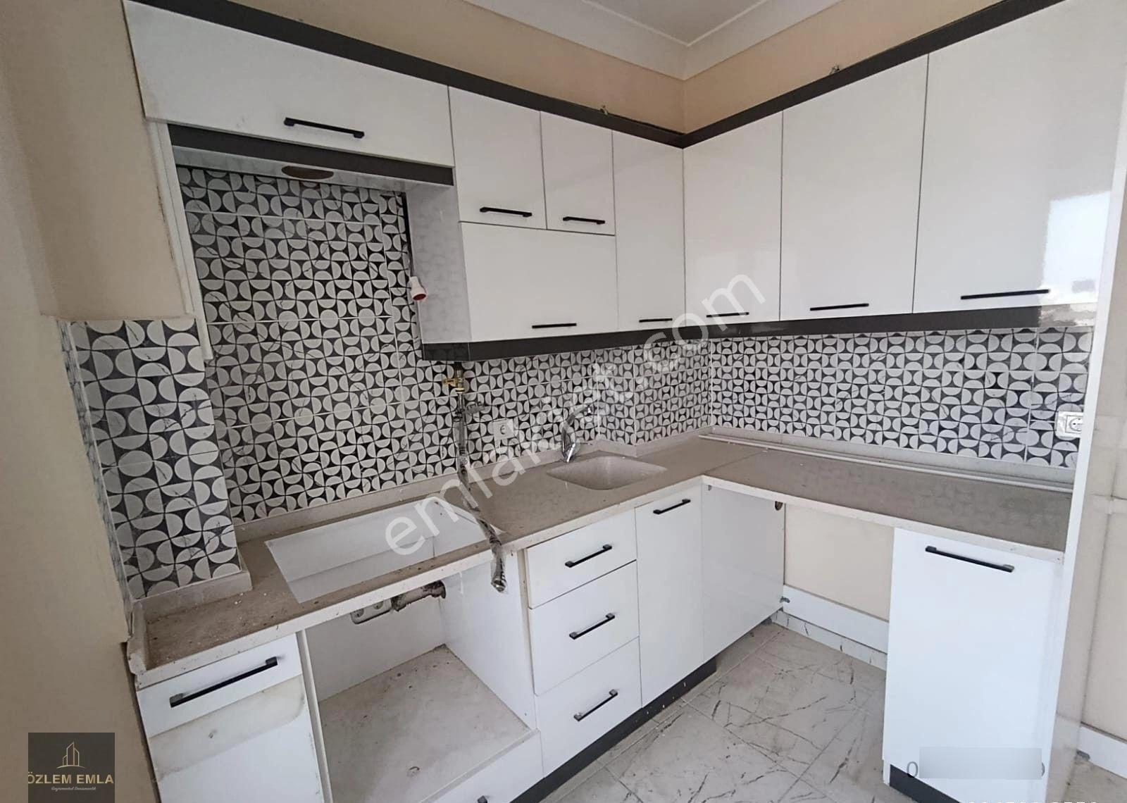 Özlem Den Bandırma İhsaniye Mahallesi Kapalı Pazar Yakın 3+1 Satılık Daire