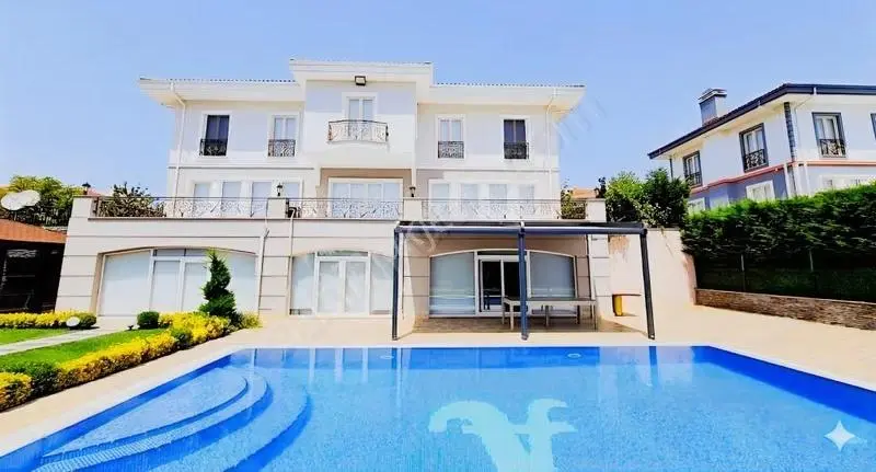 Seçkin Bir Yaşam: Günışığı Konaklarında Ultra Lüks Villa