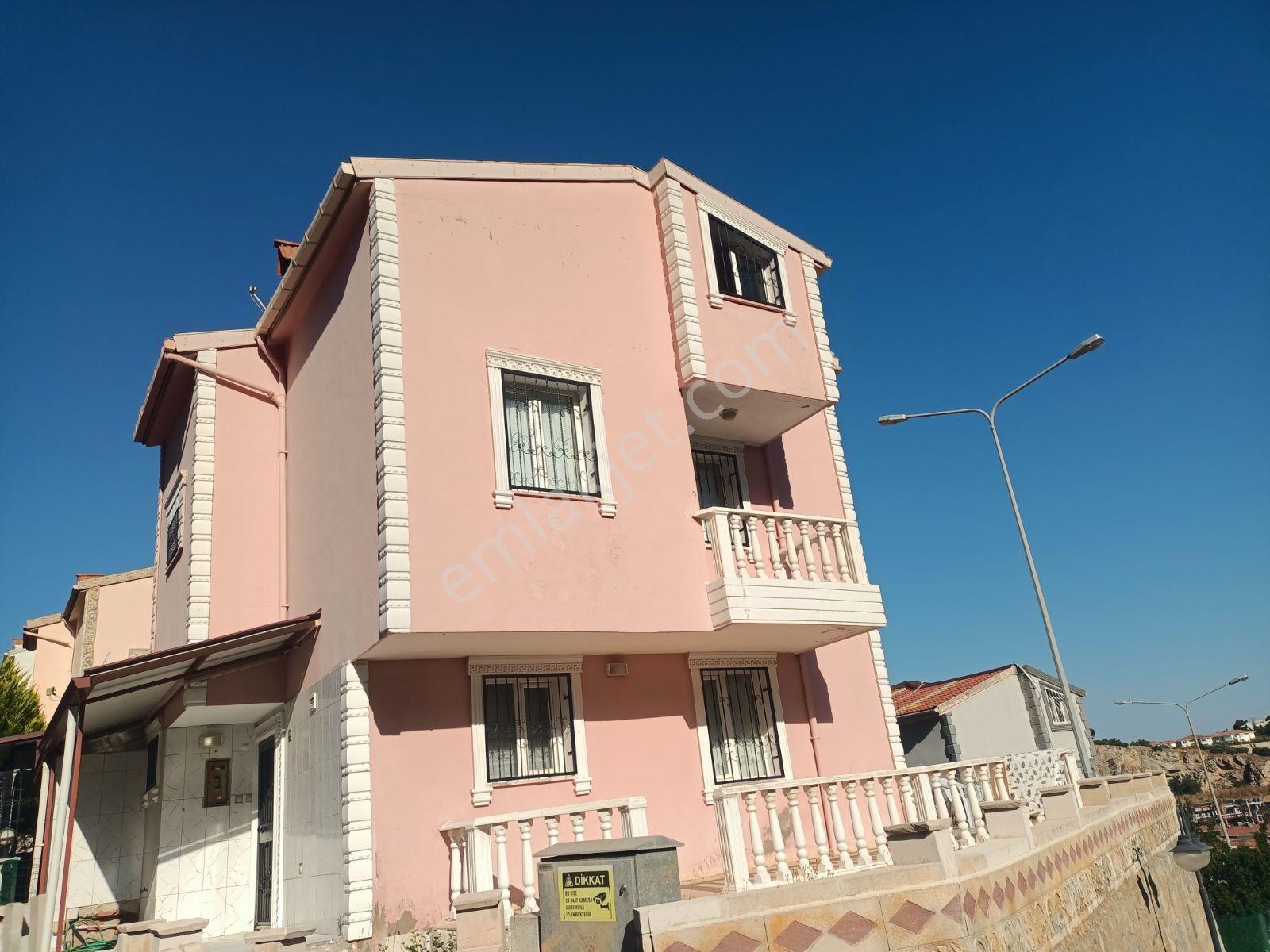 Kuştur Bölgesi Denize Yakin Havuzlu Site 3+1 Ebeveyn Banyolu - Görsel 16