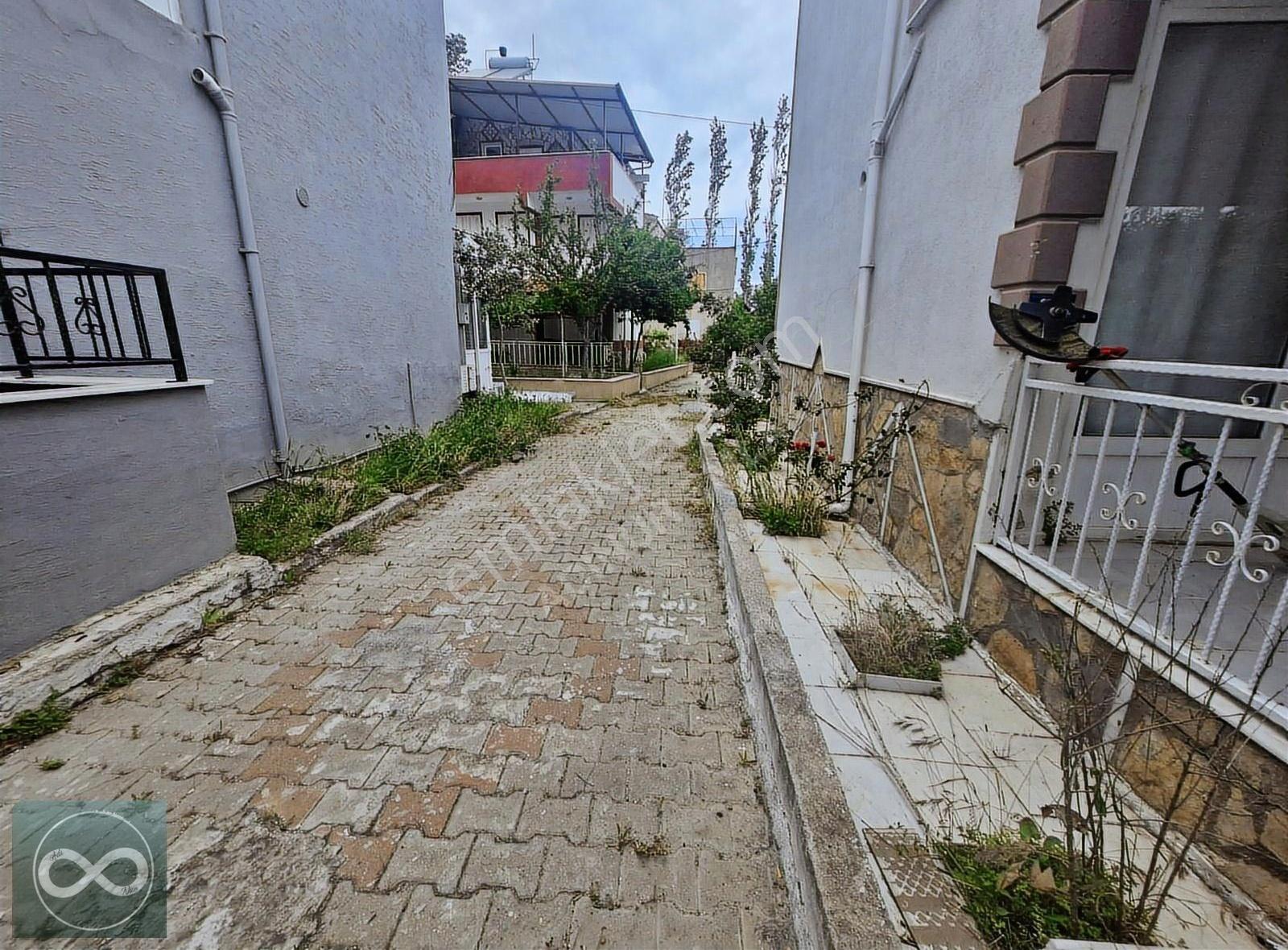 Kuşadası Guzelcamlida Geniş Bahçeli Villa - Görsel 24