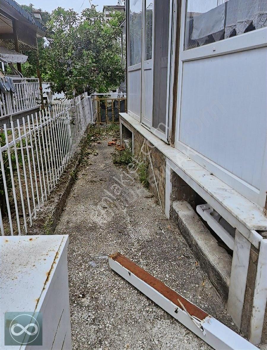Kuşadası Guzelcamlida Geniş Bahçeli Villa - Görsel 12