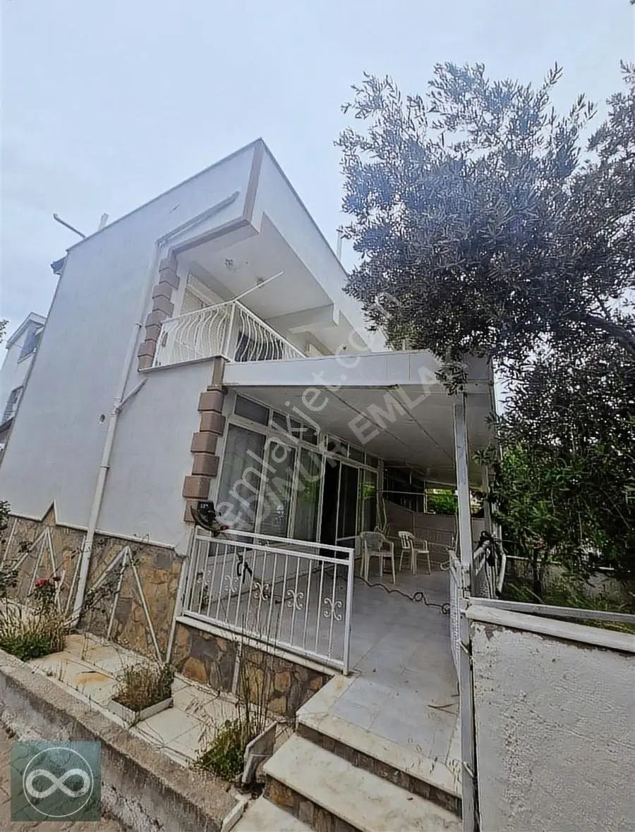 Kuşadası Guzelcamlida Geniş Bahçeli Villa - Görsel 4