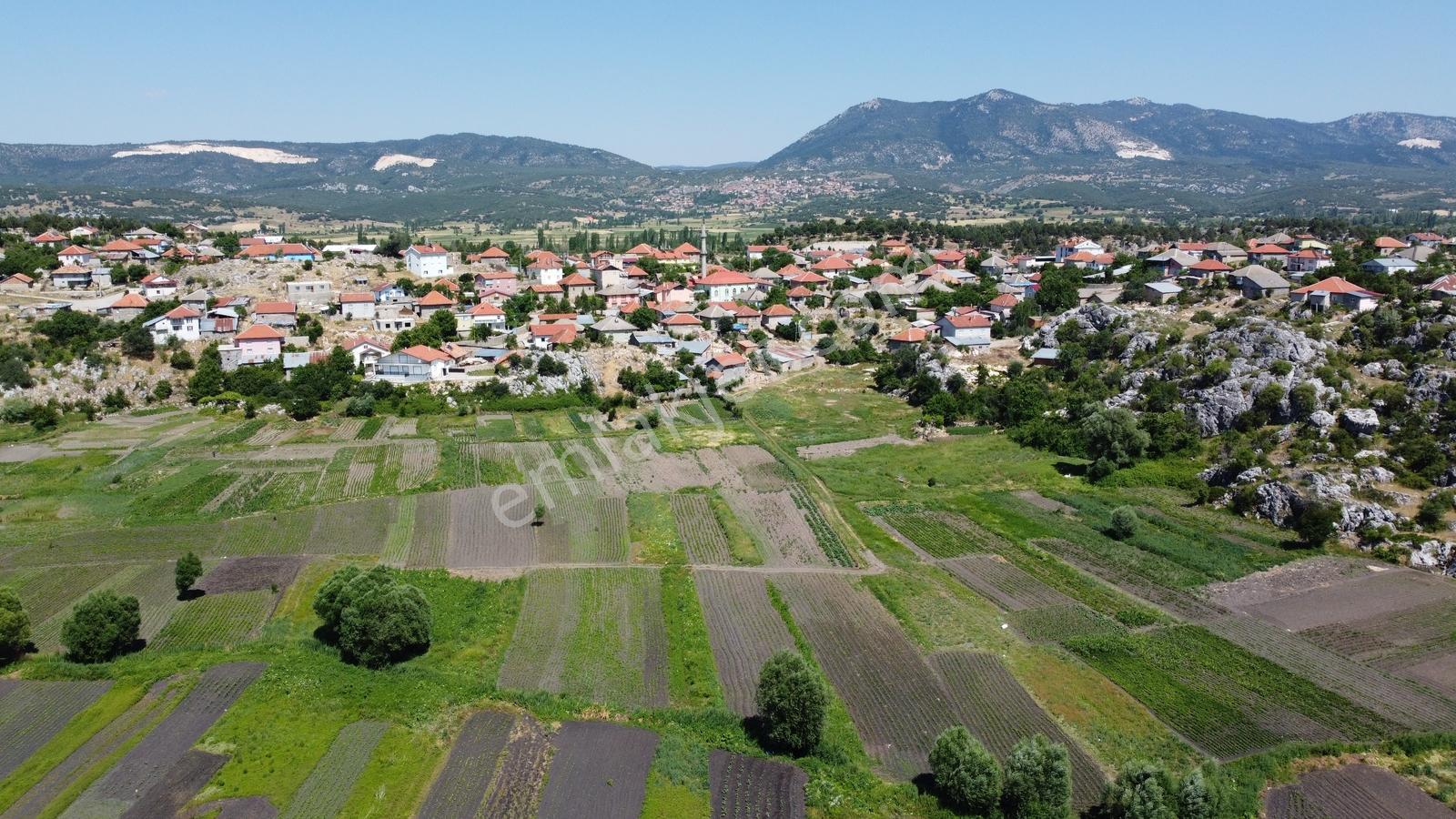 Dere Kenarında 210 M2 Bahçe Köy Dibi
