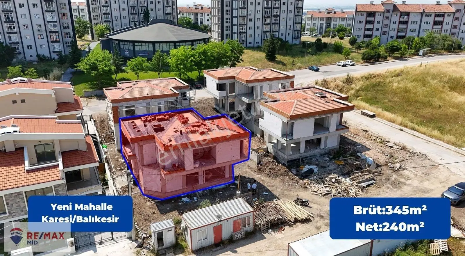 Re/max Mid'den Yenimahalle'de Satılık 345 M2 Tripleks Villa