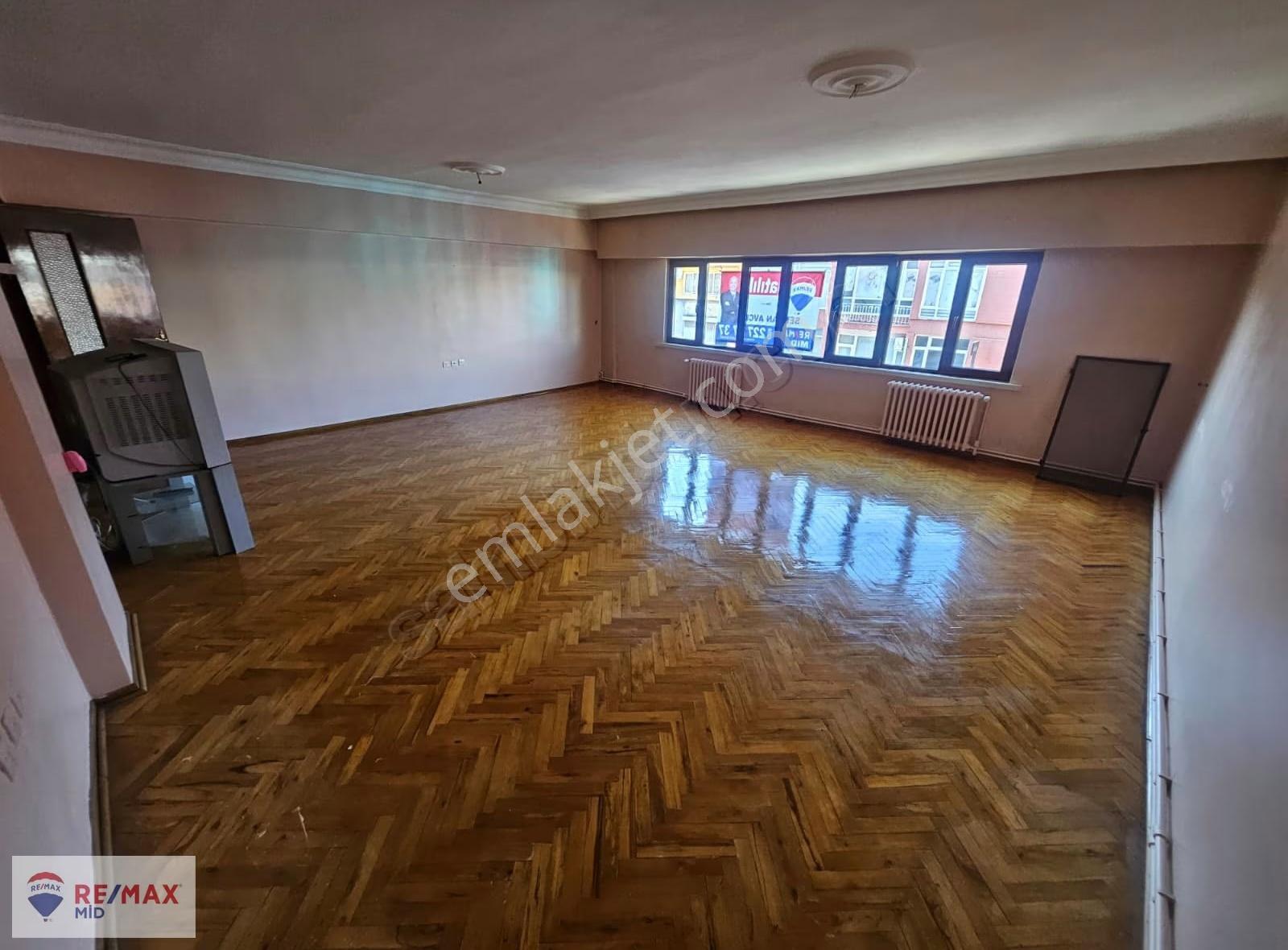 Remax Mıd 'den - Çarşı Merkezde 3+1 Arakat Asansörlü Satılık - Görsel 4