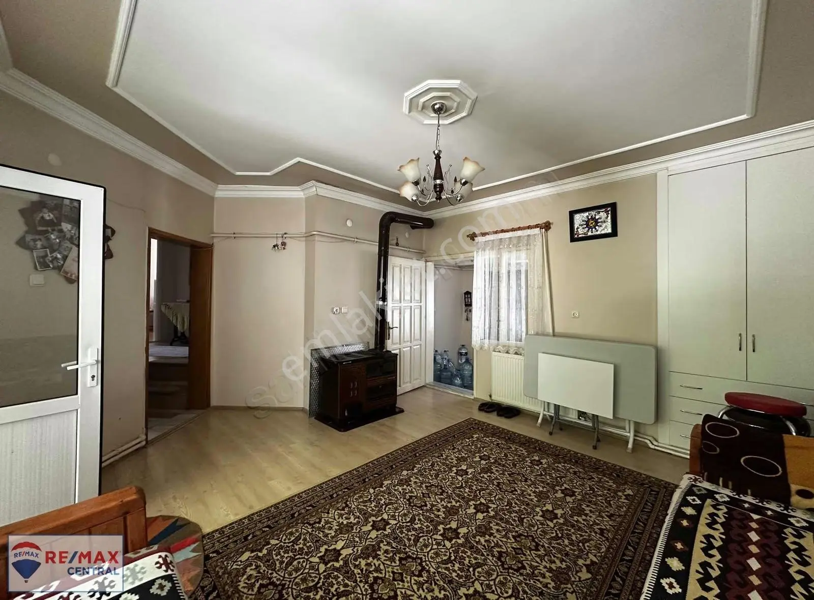 Remax Central Karşıyaka Anayol'da Geniş Bahçeli 4+1 Müstakil Ev - Görsel 3