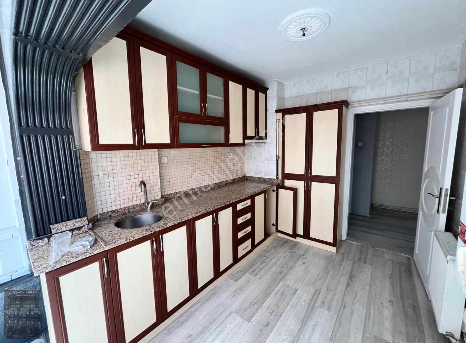 Es As Emlak'tan Mareşal Çakmak Mh Ara Katta Yapılı Kiralık 3+1 - Görsel 18