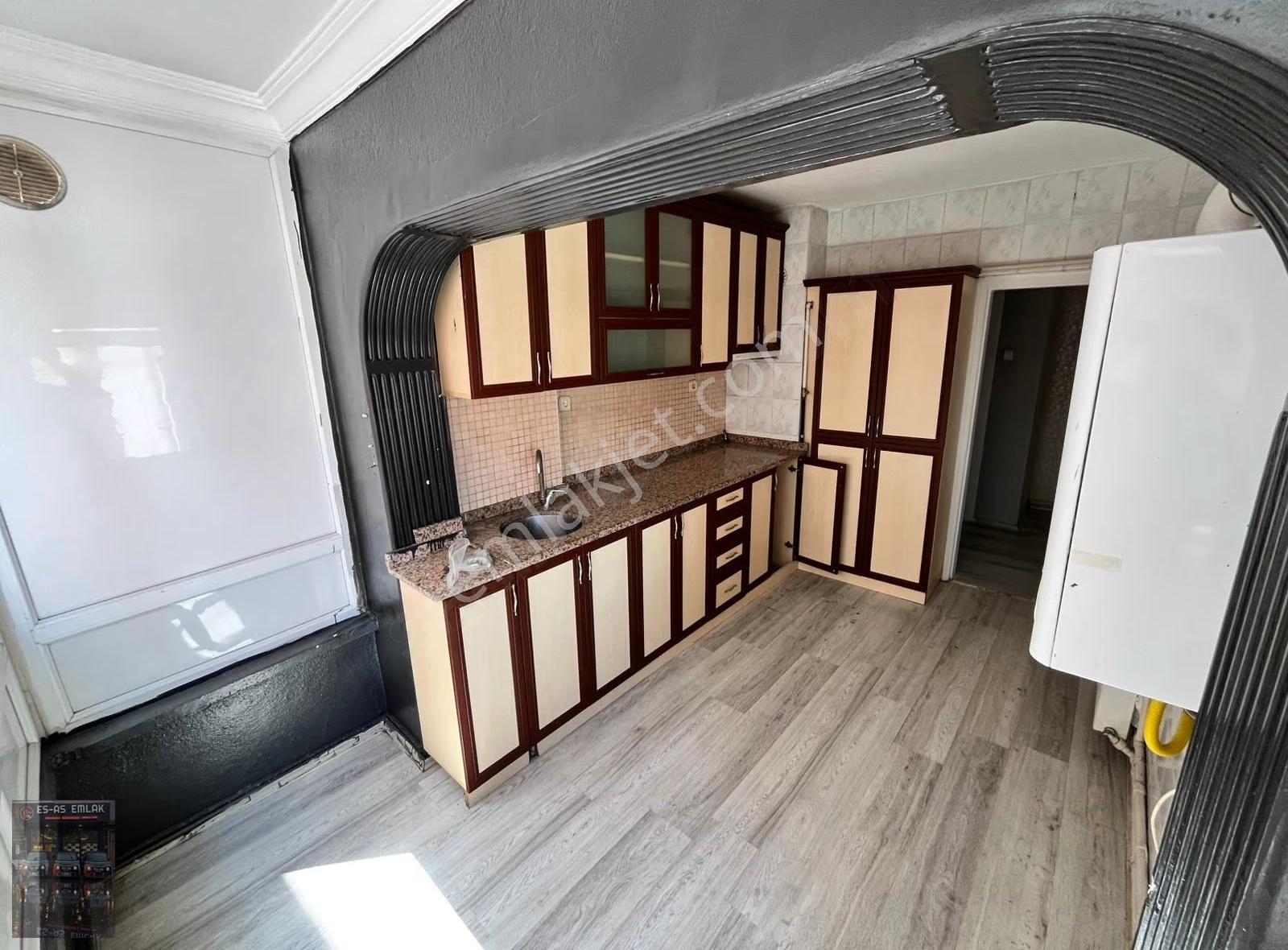 Es As Emlak'tan Mareşal Çakmak Mh Ara Katta Yapılı Kiralık 3+1 - Görsel 31