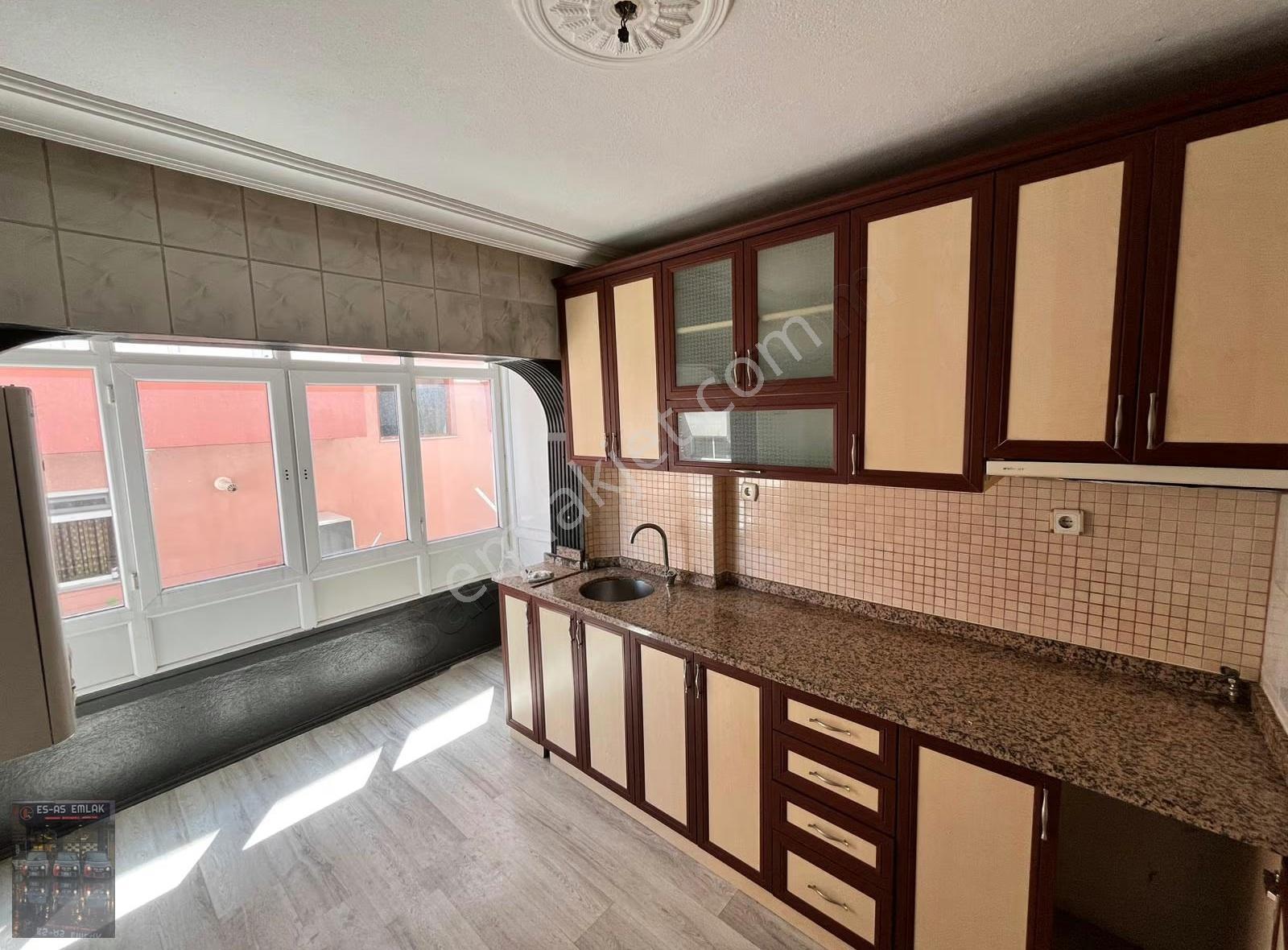 Es As Emlak'tan Mareşal Çakmak Mh Ara Katta Yapılı Kiralık 3+1 - Görsel 10