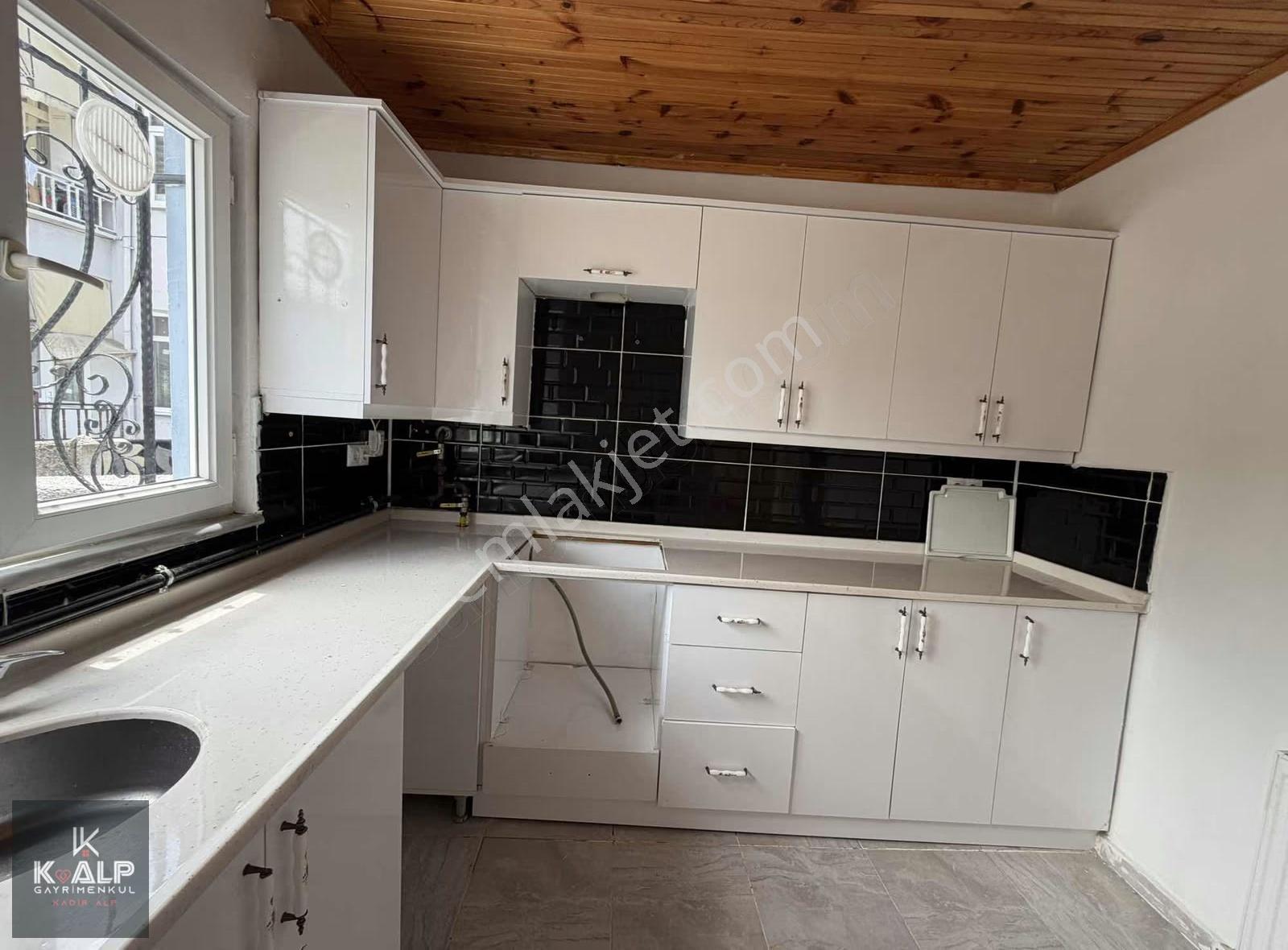 Orta Mahallede Satılık Villa Tadında Müstakil Ev - Görsel 10