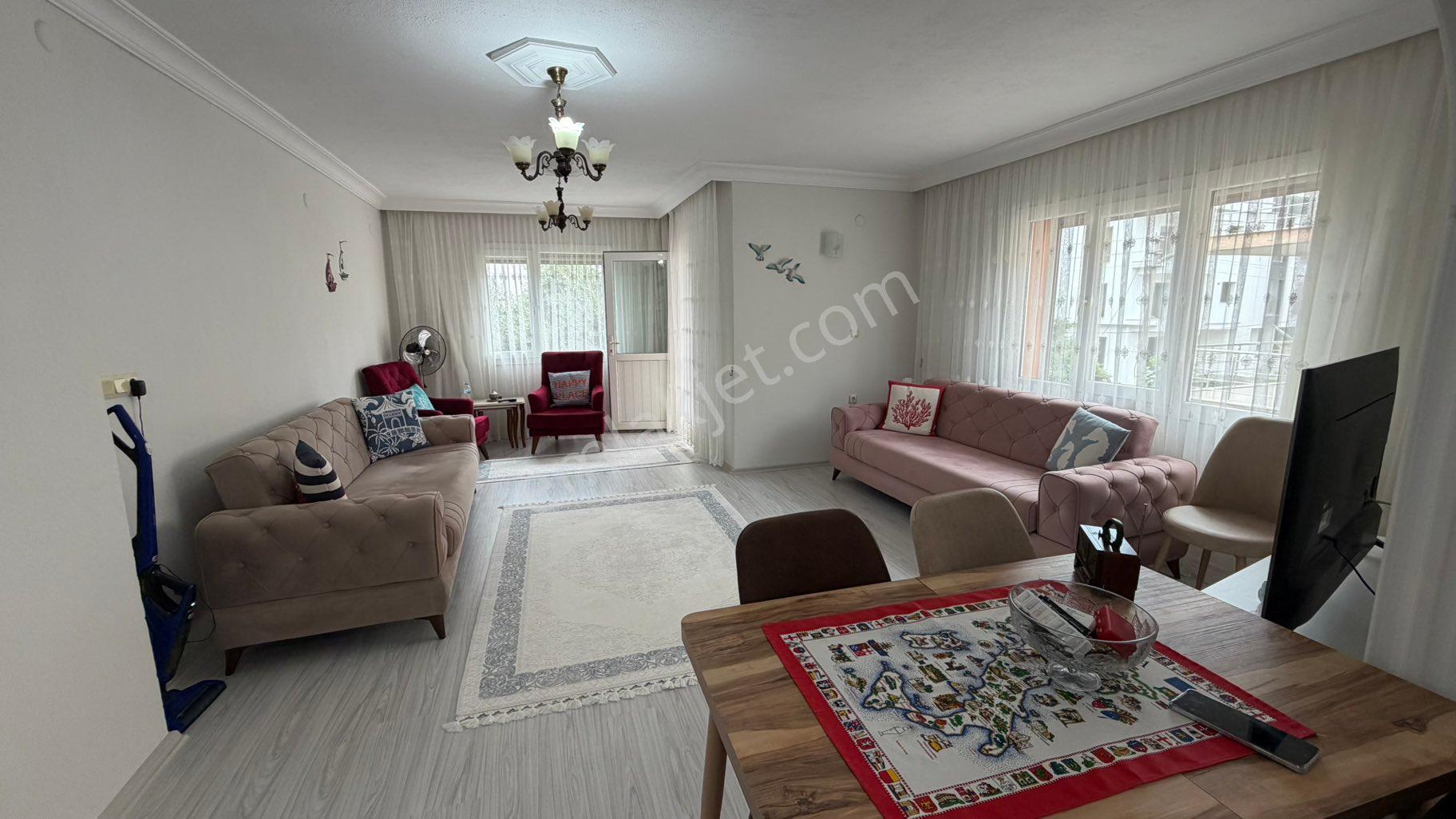 Kuşadası Güzelçamlıda Eşyalı Satılık 3+1 Masrafsız Daire