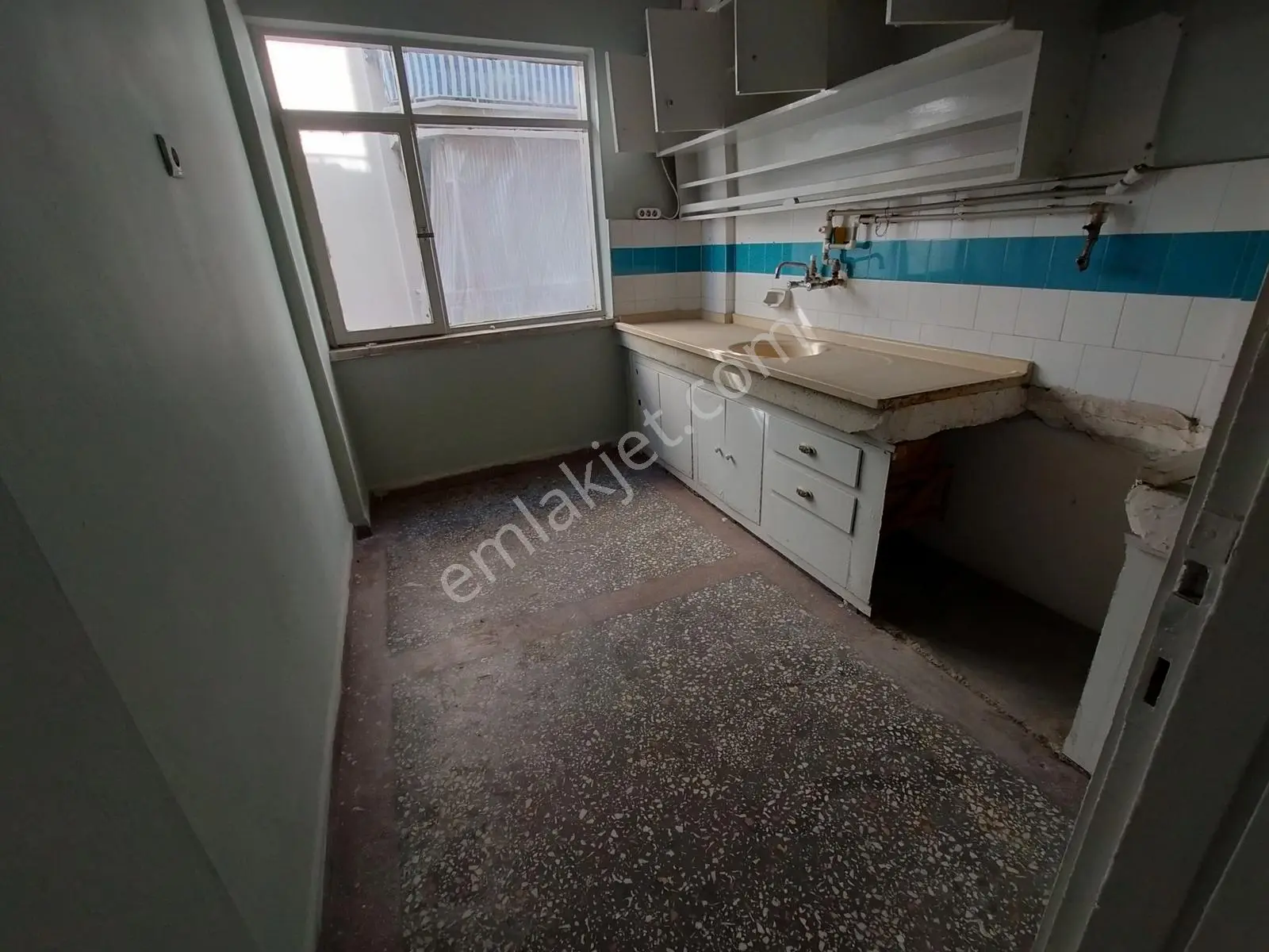 15 Mayısta Çınara Yakın 120m2 3+1 Sobalı Kiralık Daire
