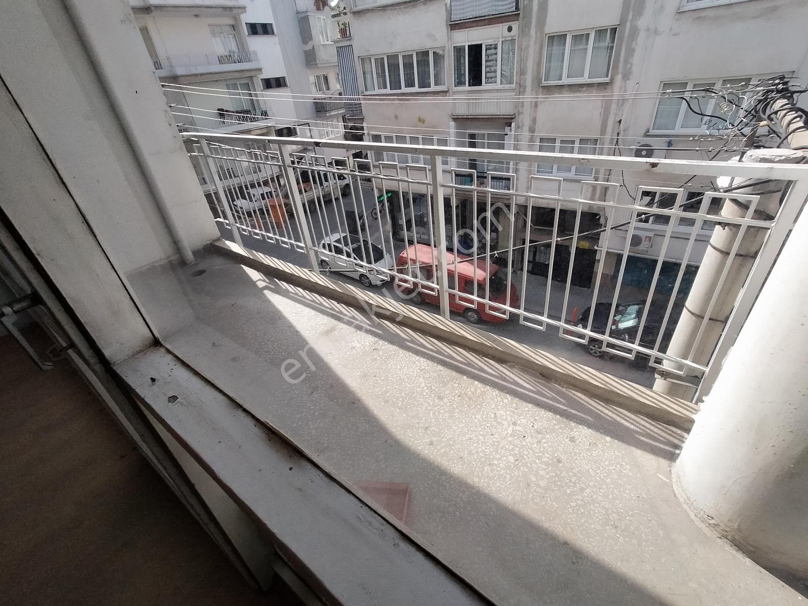 15 Mayısta Çınara Yakın 120m2 3+1 Sobalı Kiralık Daire - Görsel 11