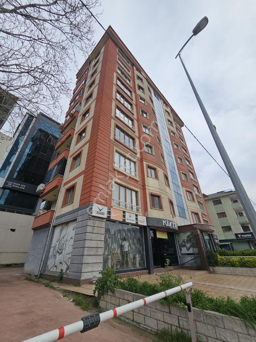 Ataşehir İfm Ye 200mt Mesafede Cadde Üstünde Harika Konumda 3+1