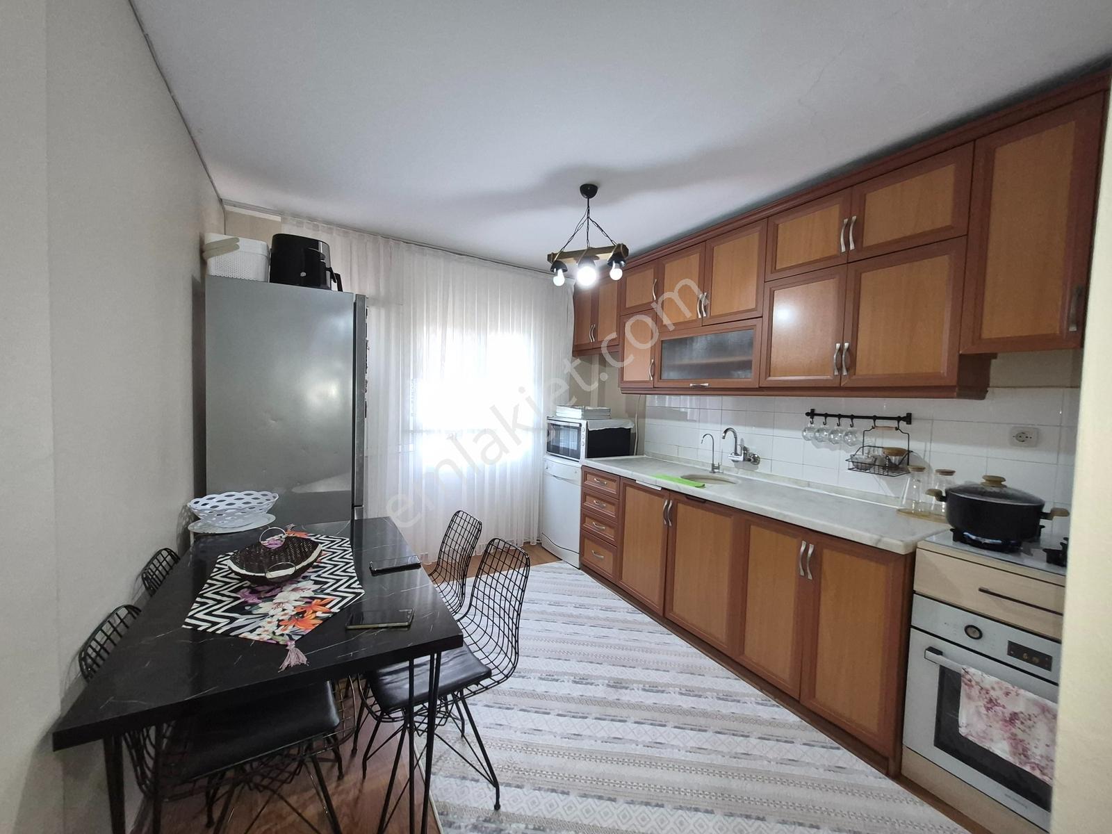 Karşıyaka Elit Sitesinde Kiralık 2+1 90m2 Daire Kanıt Emlaktan - Görsel 2