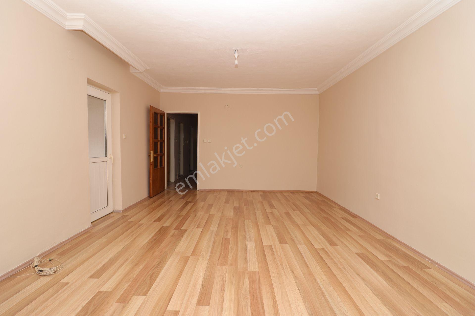 Akif'ten Ayyıldız'da Ahi Mesut Bulvar Üzeri Site'de 3+1 Kiralık Daire - Görsel 6