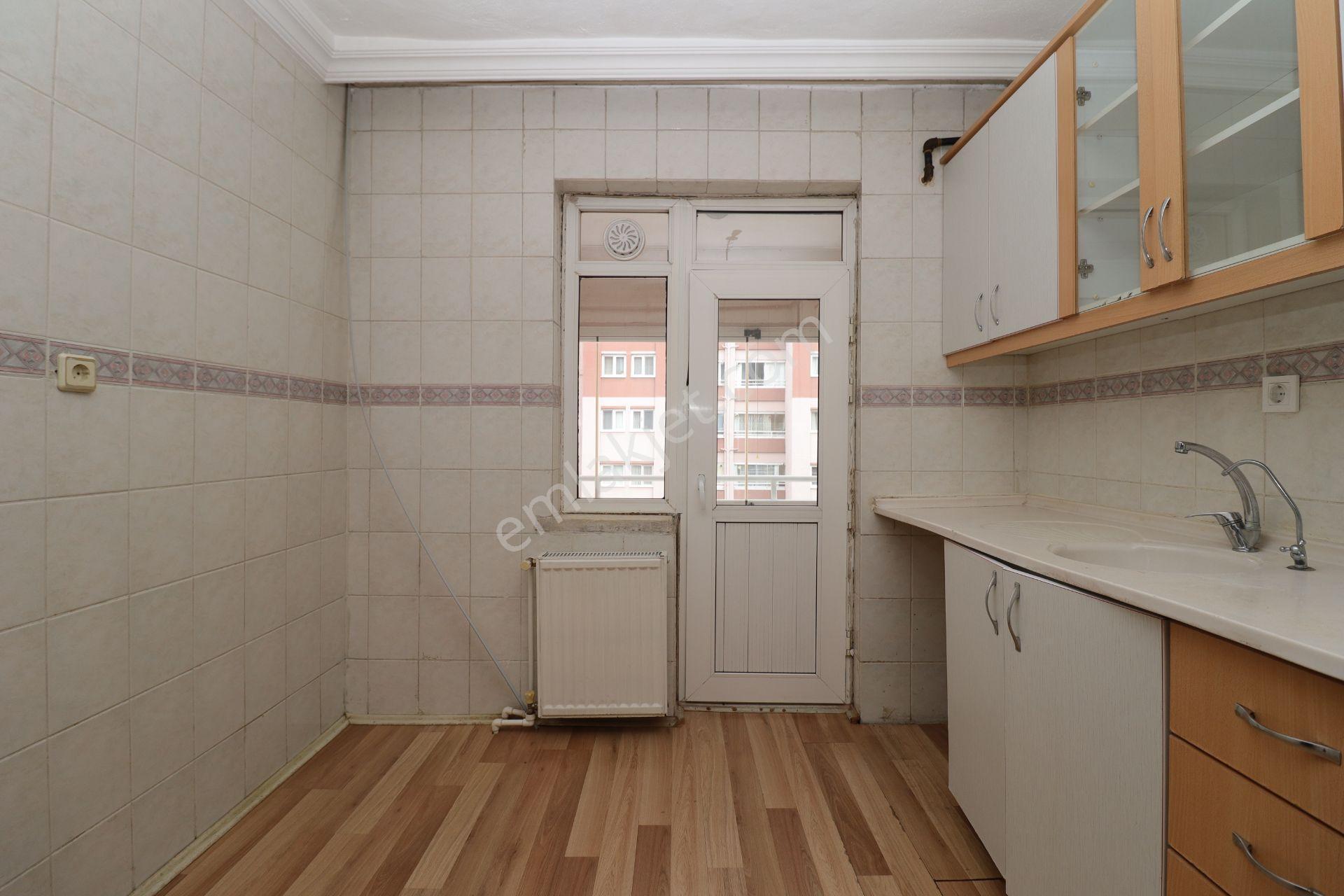 Akif'ten Ayyıldız'da Ahi Mesut Bulvar Üzeri Site'de 3+1 Kiralık Daire - Görsel 9