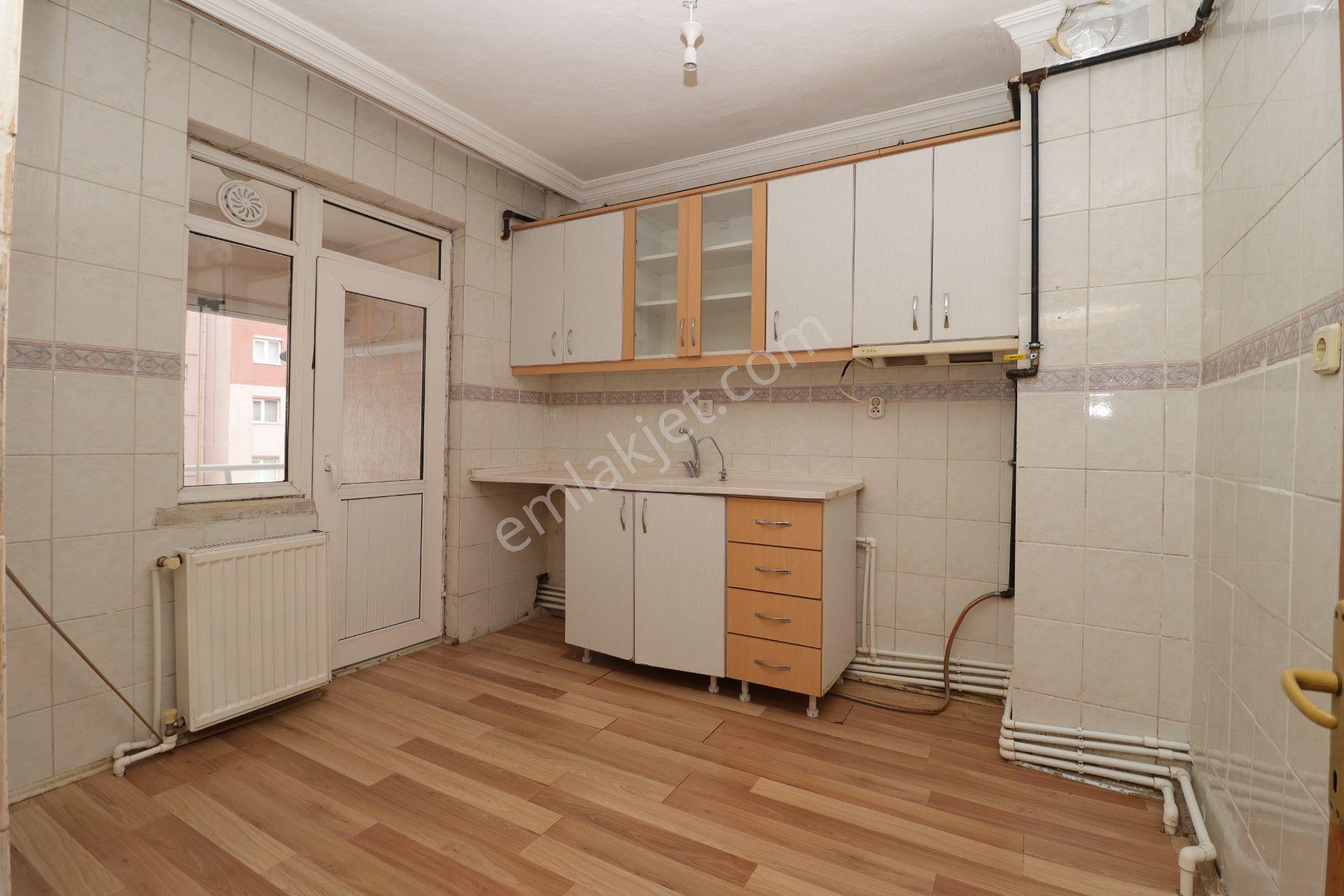 Akif'ten Ayyıldız'da Ahi Mesut Bulvar Üzeri Site'de 3+1 Kiralık Daire - Görsel 7