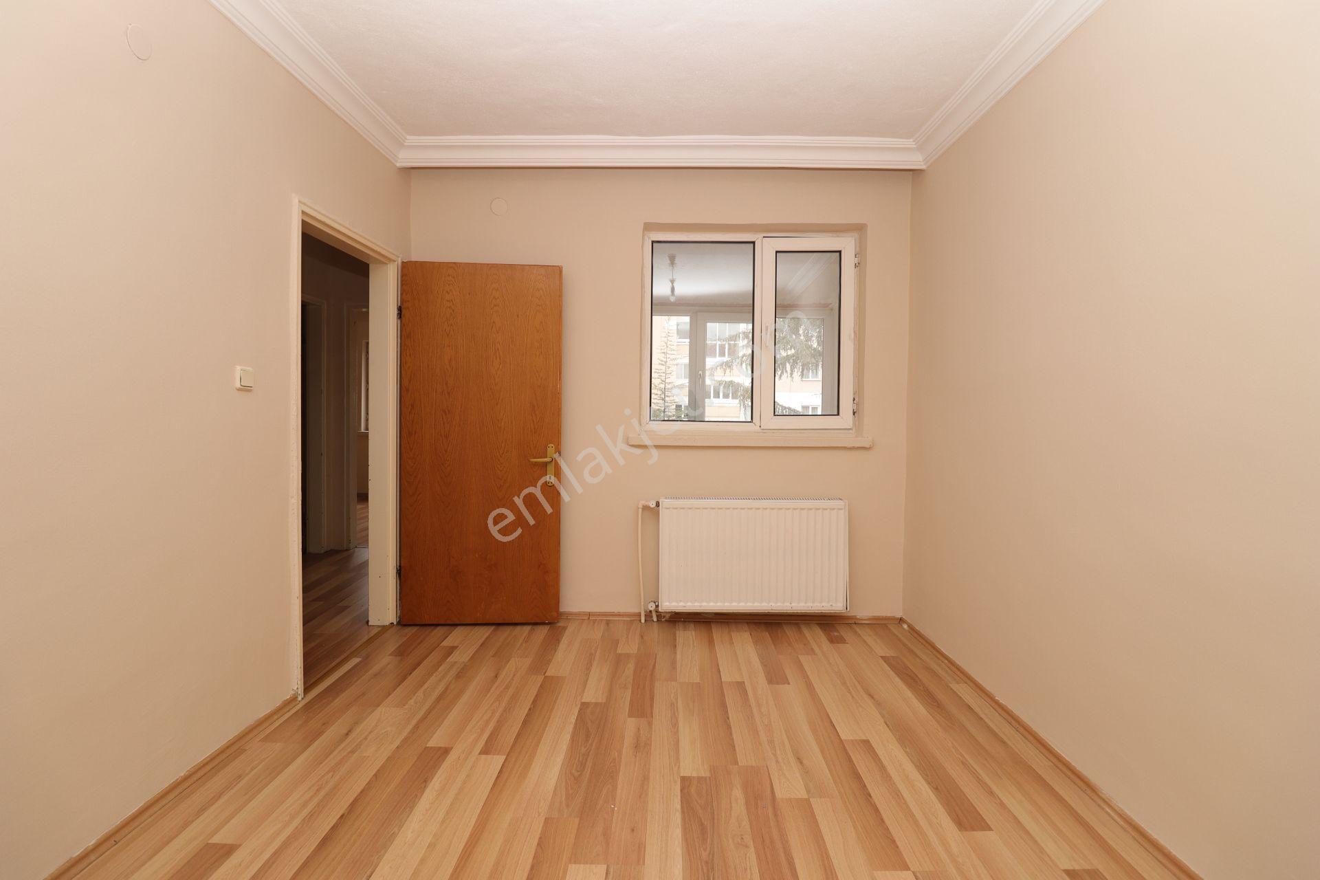 Akif'ten Ayyıldız'da Ahi Mesut Bulvar Üzeri Site'de 3+1 Kiralık Daire - Görsel 14