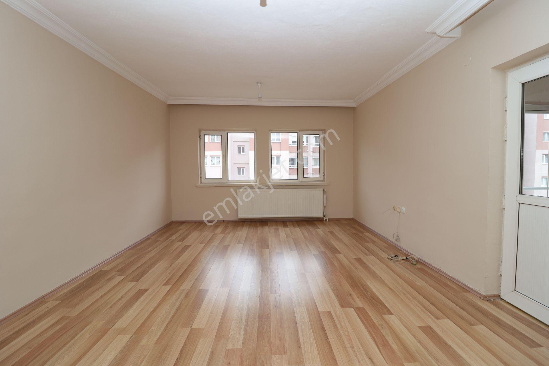 Akif'ten Ayyıldız'da Ahi Mesut Bulvar Üzeri Site'de 3+1 Kiralık Daire - Görsel 5