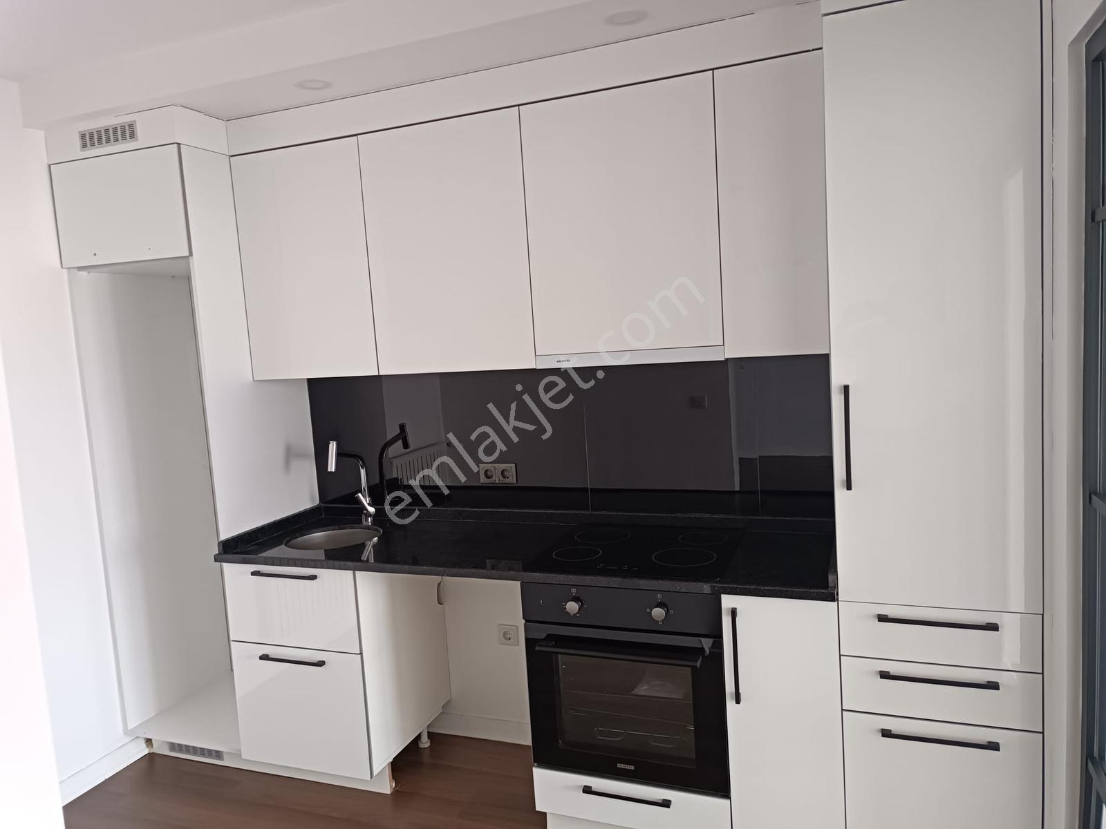 Newcıty Emlaktan Çarşı Rezidansta Kiralık 1+1 Ara Kat Daire