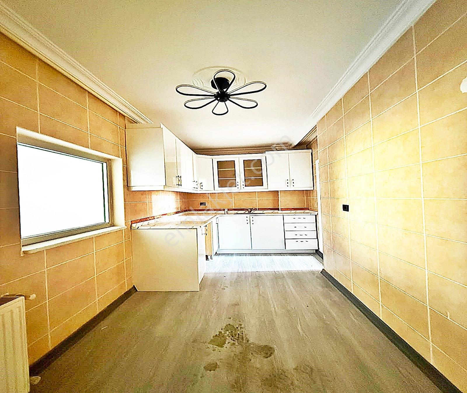 Esenyurt Kıraç Osmangazi Mah. Papatya Caddesinde 2.kat 3.050.000