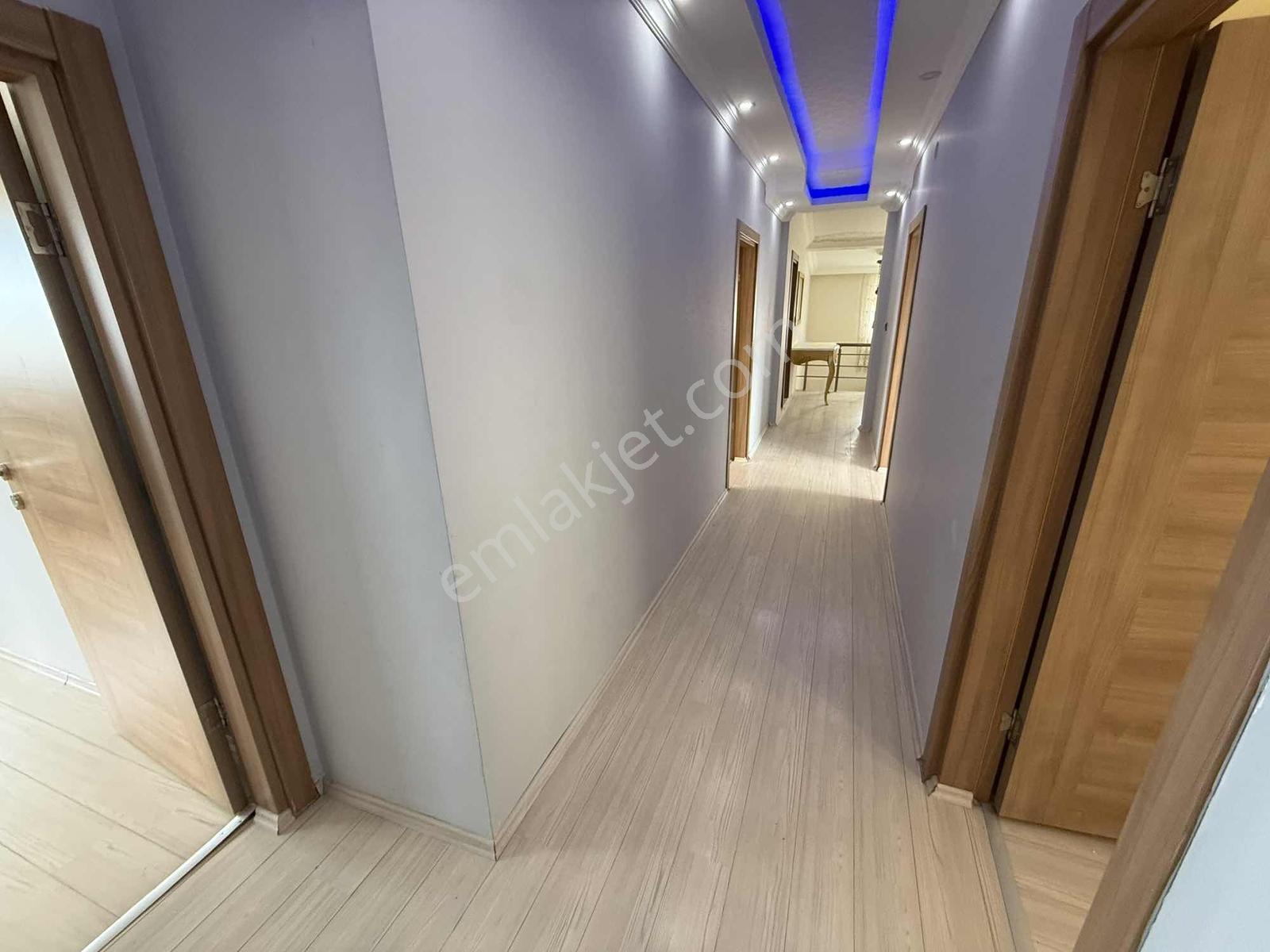 Karasu Merkezde 190 M2 4+1 Dublex - Görsel 12