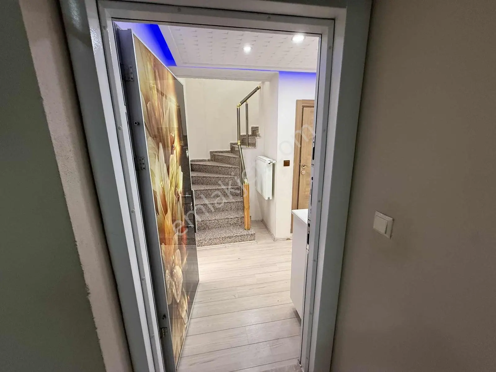 Karasu Merkezde 190 M2 4+1 Dublex - Görsel 3