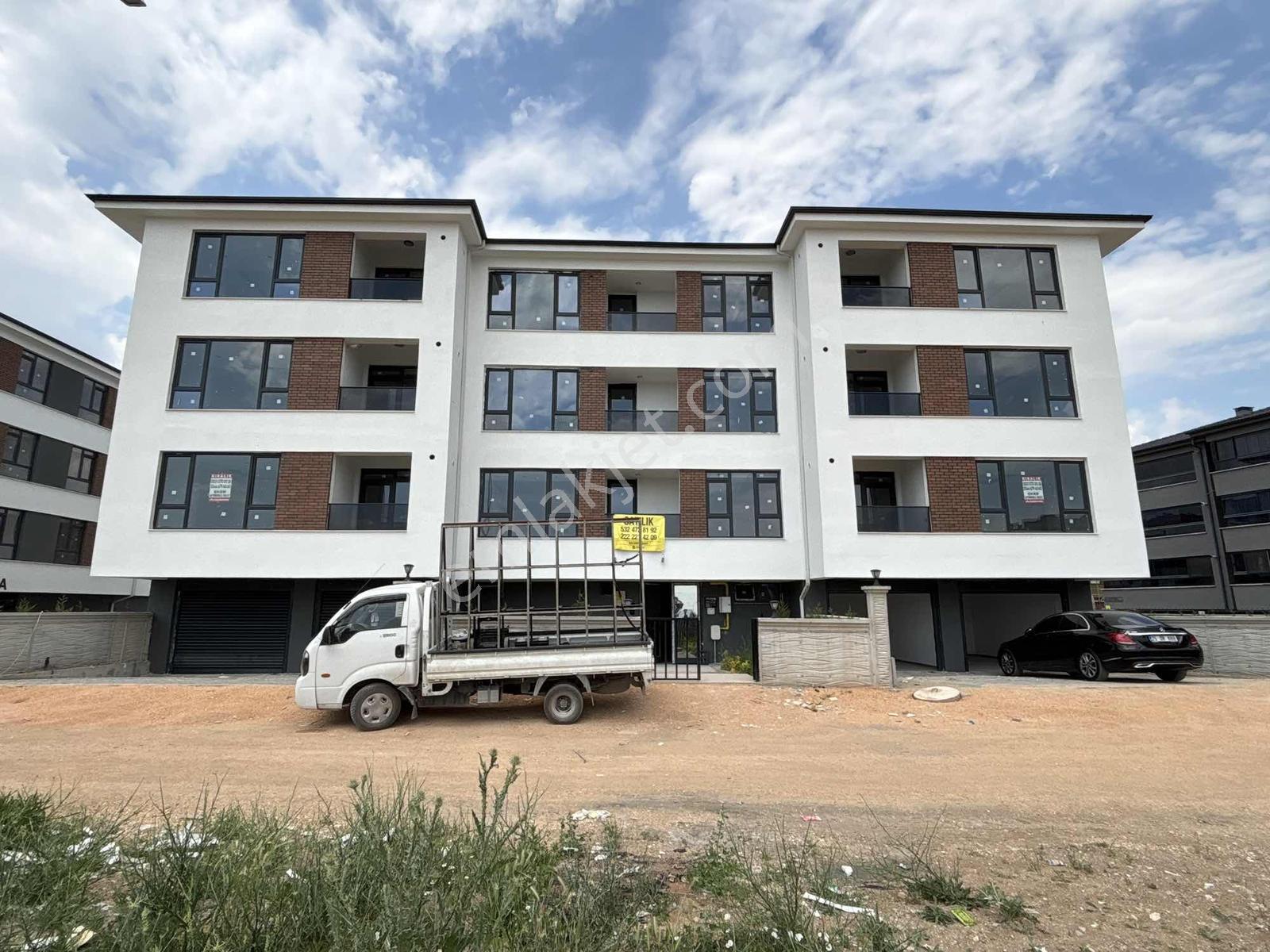 Şehir Hastanesi Tranvay Durağı Yanı Sıfır 2+1 Kiralık Daire