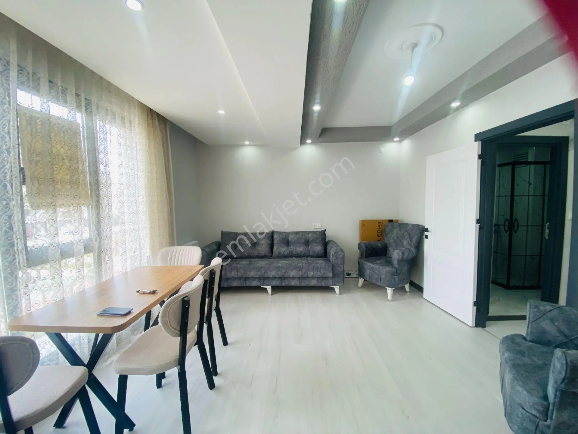 Güven'den Hastane Bölgesinde Full Eşyalı Ön Cephe Kiralık 1+1 Ev - Görsel 5