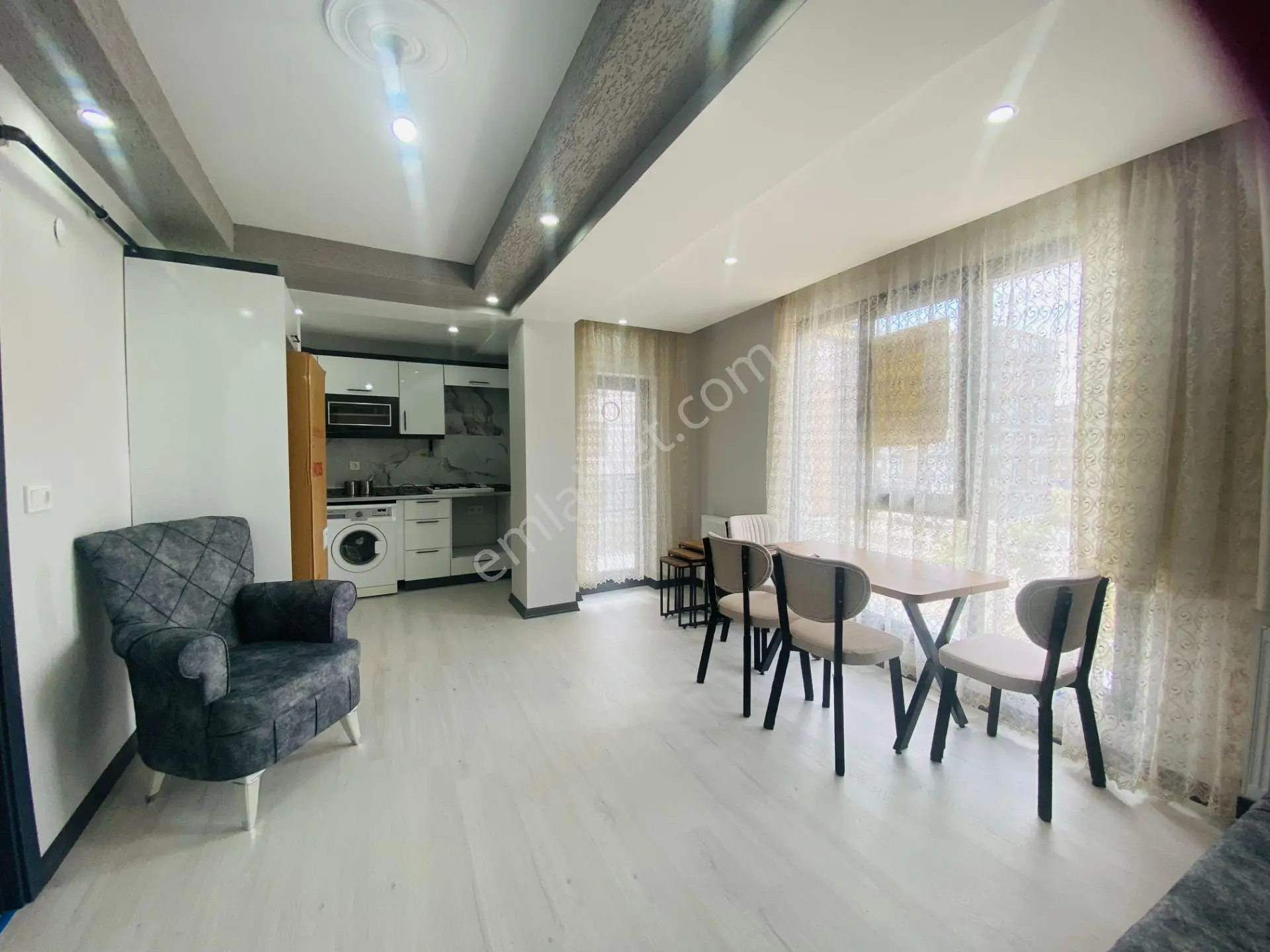 Güven'den Hastane Bölgesinde Full Eşyalı Ön Cephe Kiralık 1+1 Ev - Görsel 4