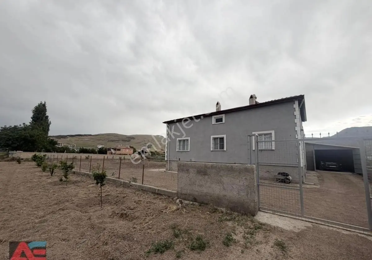 Gaziköyü’nde 1.000 M² Arsa İçerisinde Geniş 3+1 Müstakil Ev - Görsel 2