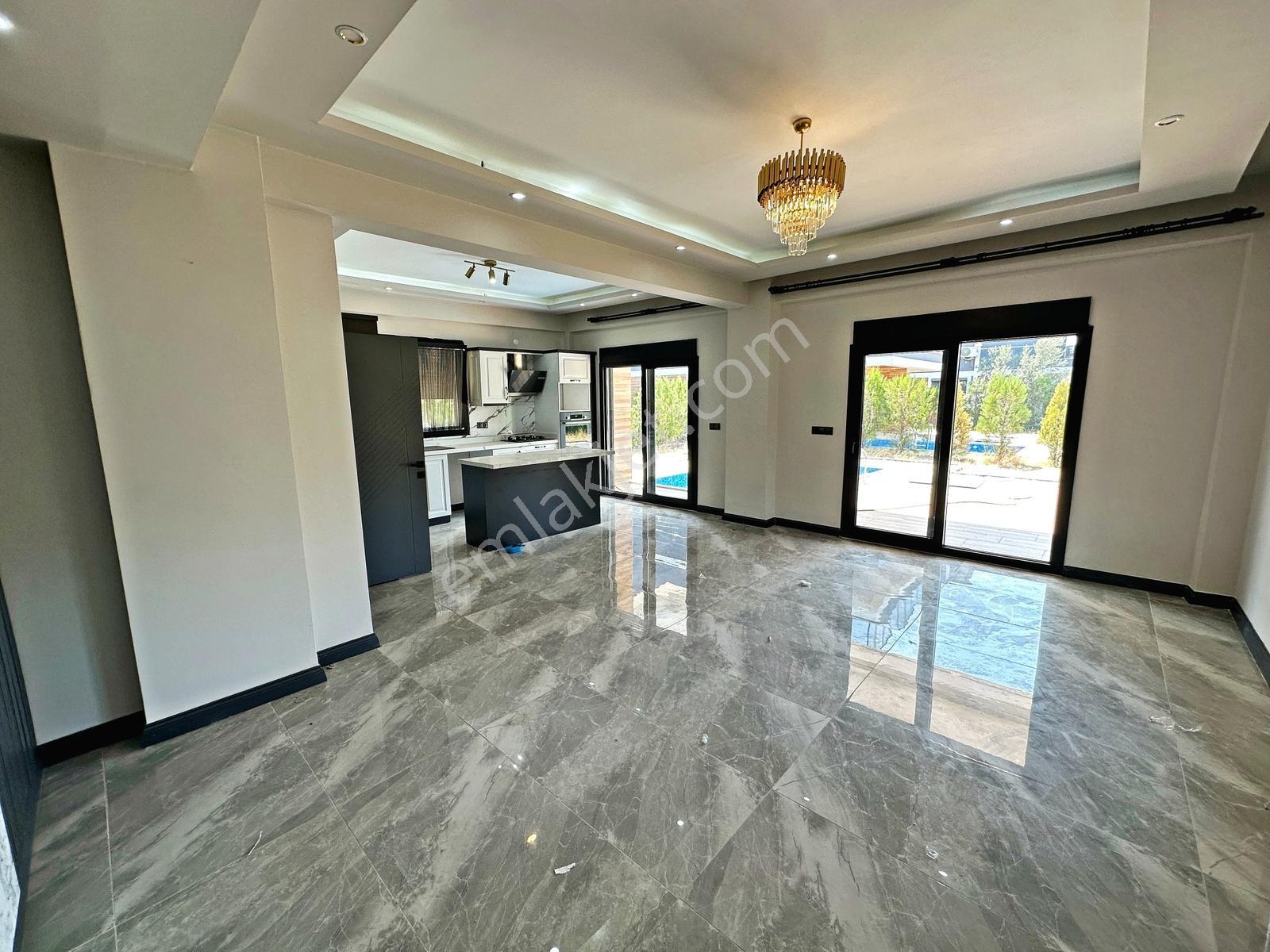 Yetkili Ayanoğlundan Gürede 5+1 Müstakil Havuzlu Kiralık Villa - Görsel 32