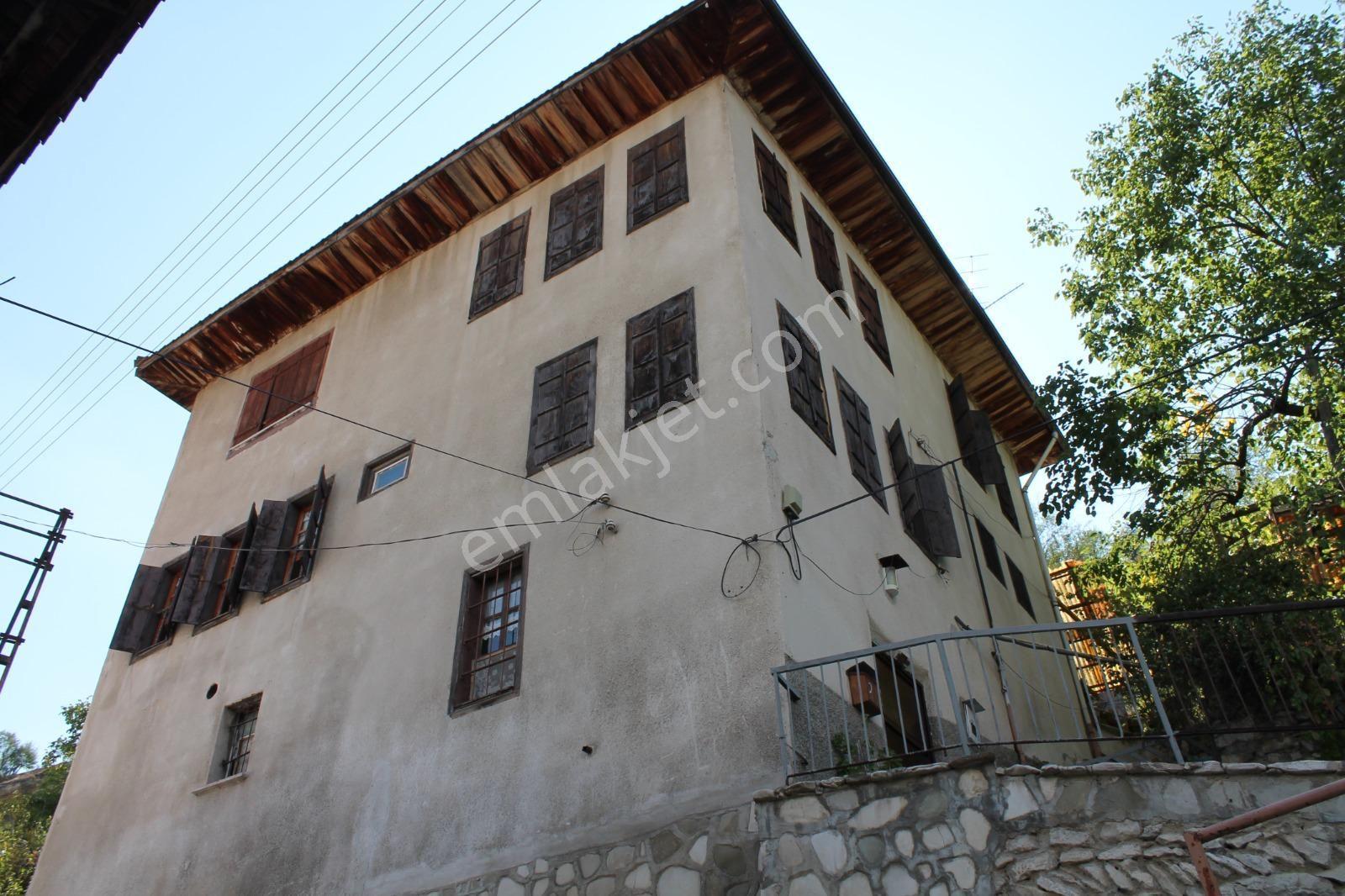 Safranbolu Babasultan 'da 1650 M2 Bahçeli Tarihi Tescilli Konak - Görsel 25