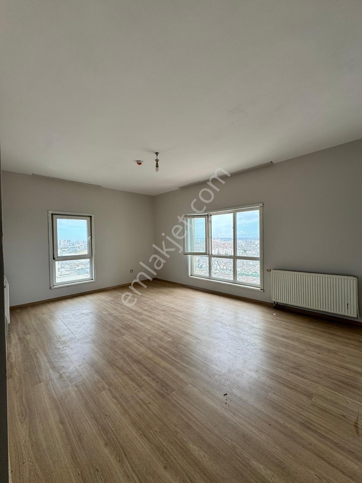 Star Towers Sitesinde Teraslı Masrafsız 2+1 Kiralık Daire!!!