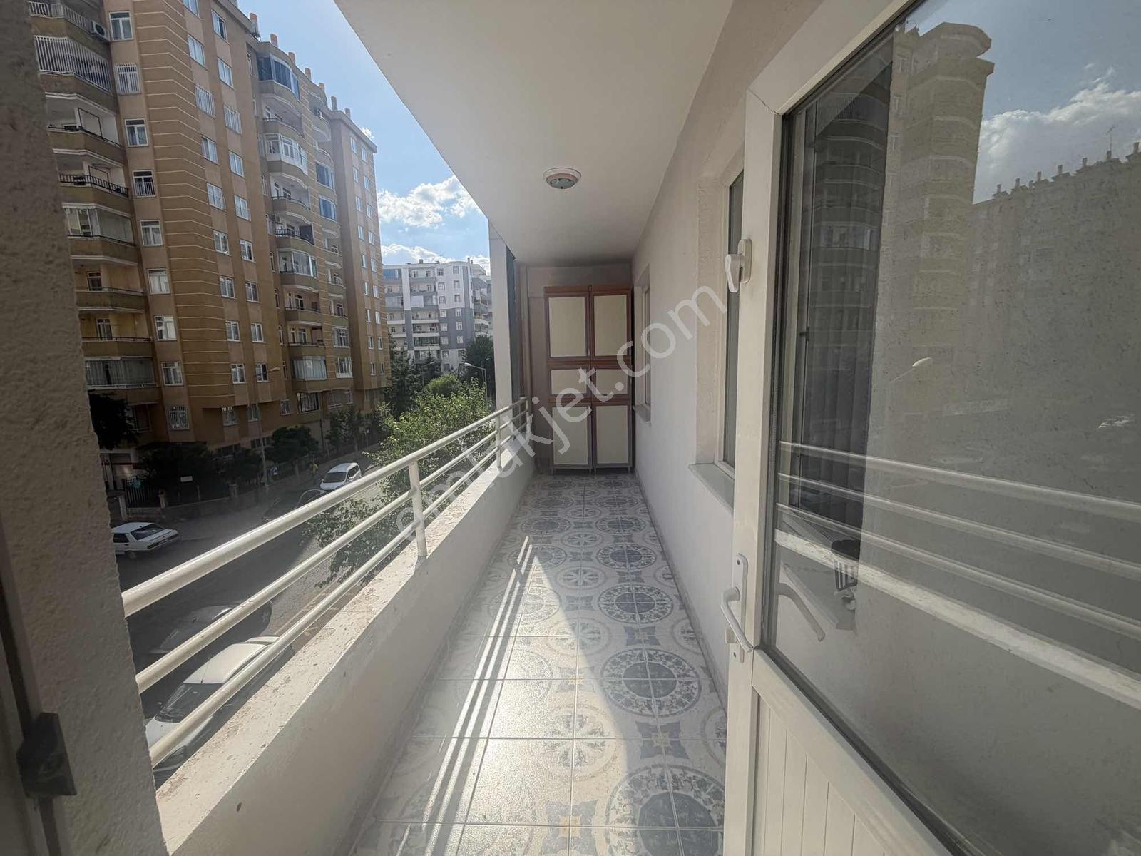 Rota'dan Diclekent Salı Pazarı Sokağı 3+1 Acil Satılık Daire - Görsel 19