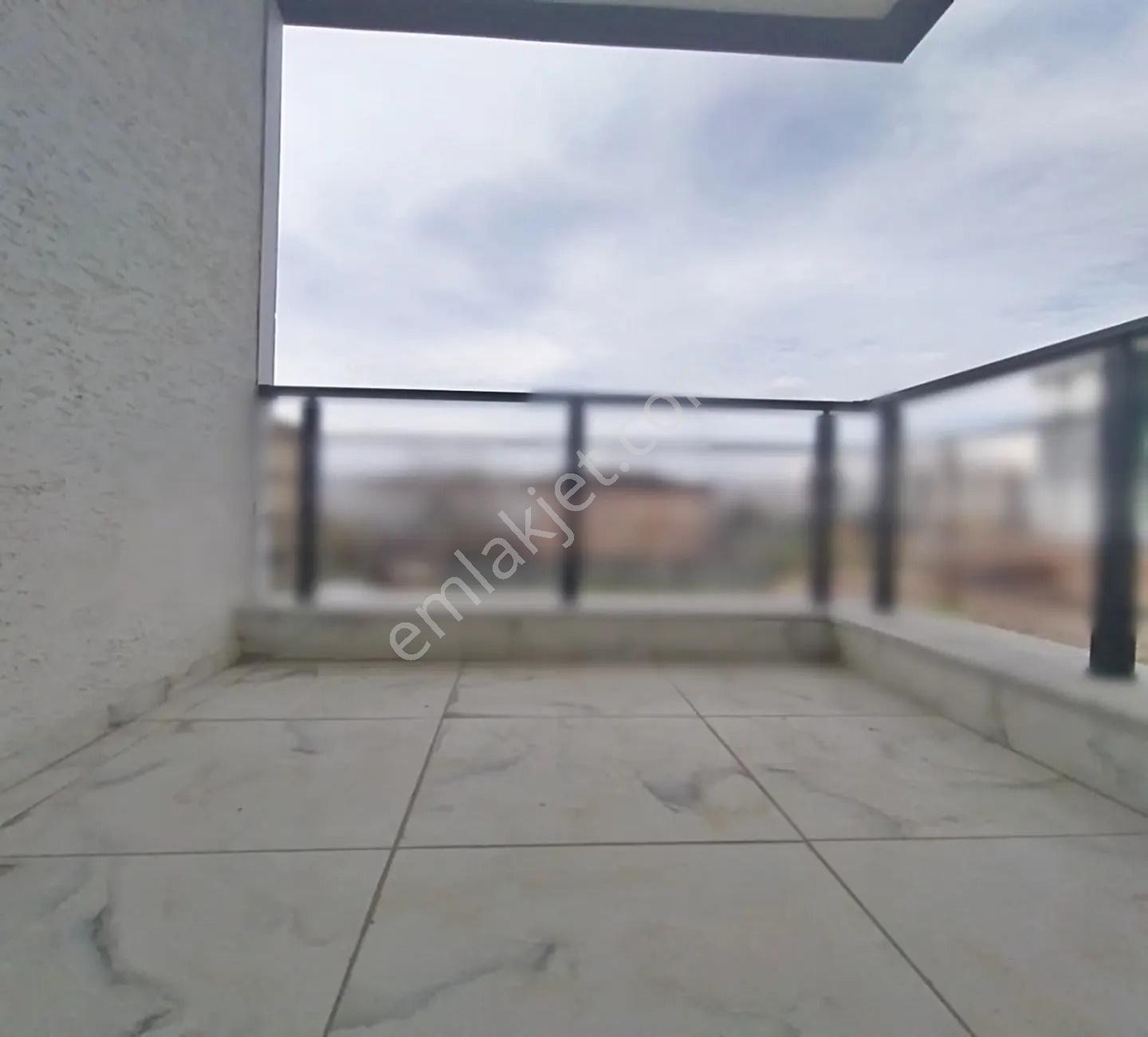 Kod 3290 Alemdağ Mah. Merkeze Yakın Arakat 2+1 Satılık - Görsel 2