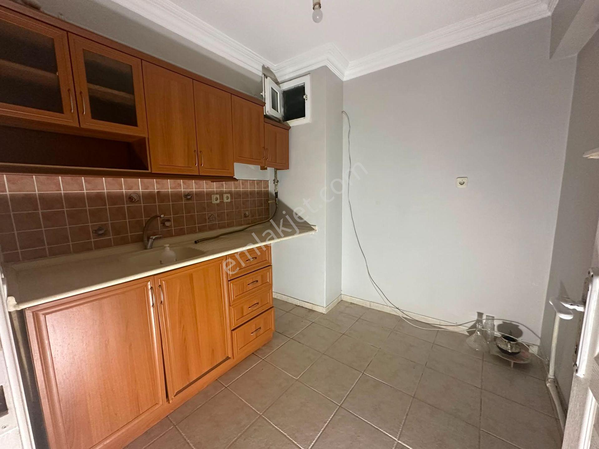 Üsküdar Bağlarbaşı Merkezi Konumda Satılık 2+1 Daire - Görsel 11