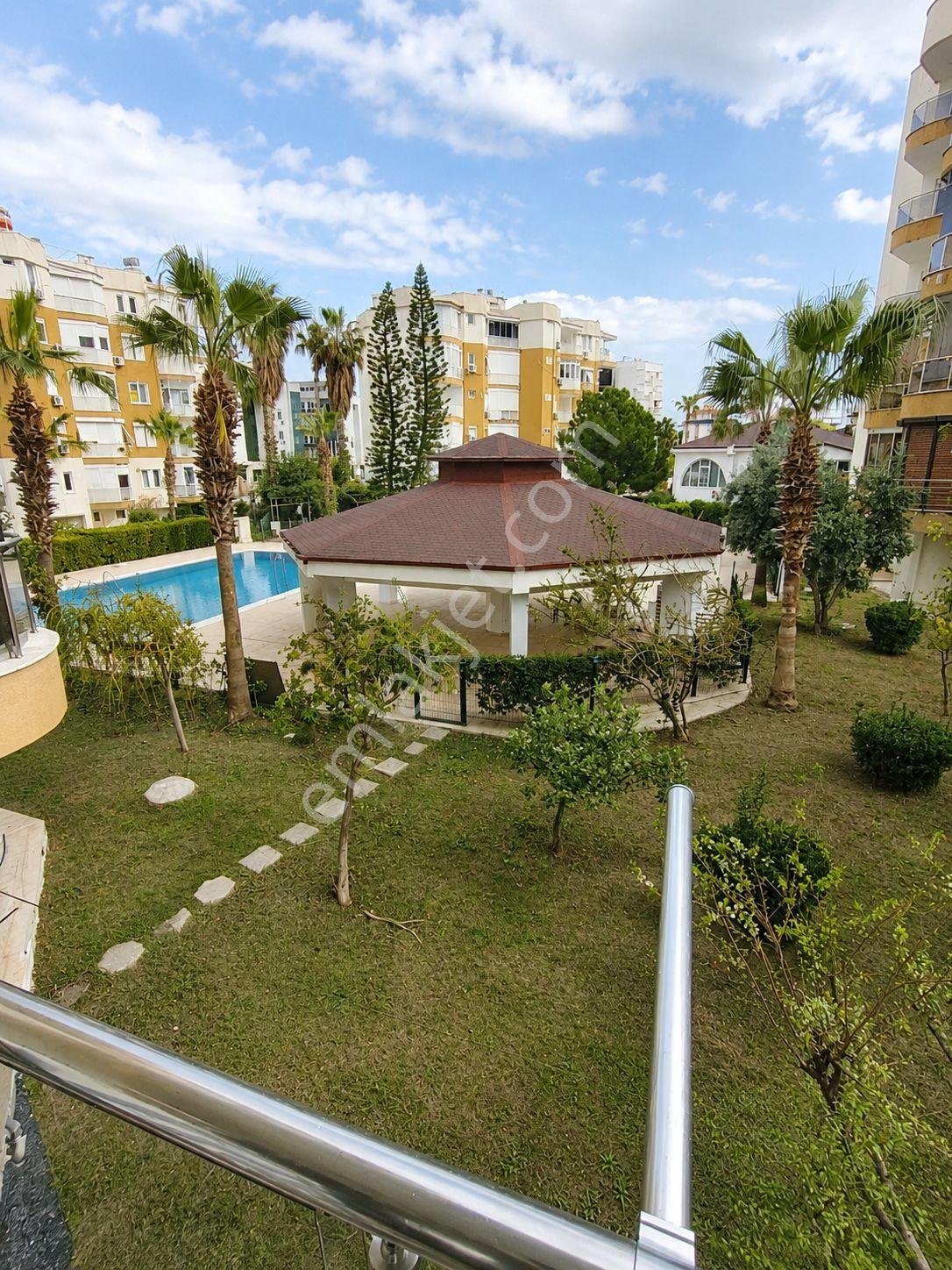 Liman Mahallesi'nde Denize 600 Mt Havuzlu Sitede Ful Eşyalı 2+1 Kiralık Daire