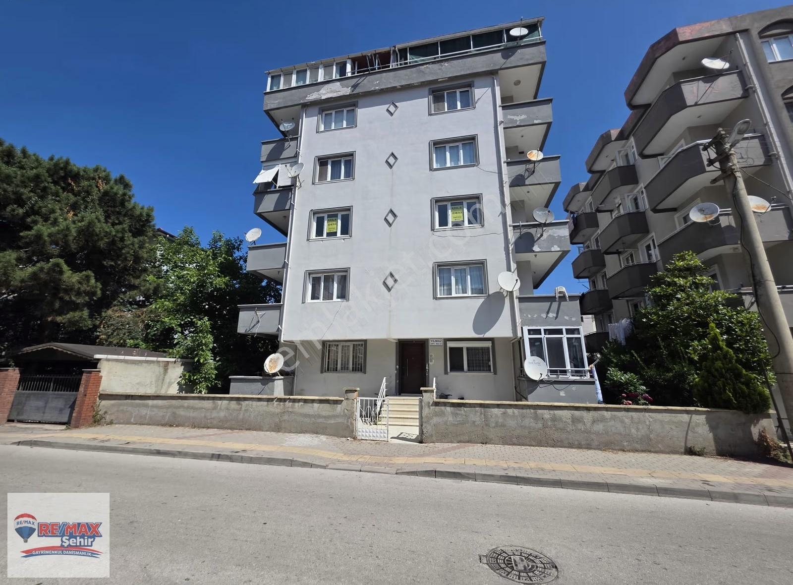 Yalova Çift. Sahil Mahallesi Arakat Asansörlü 2+1 Satılık Daire